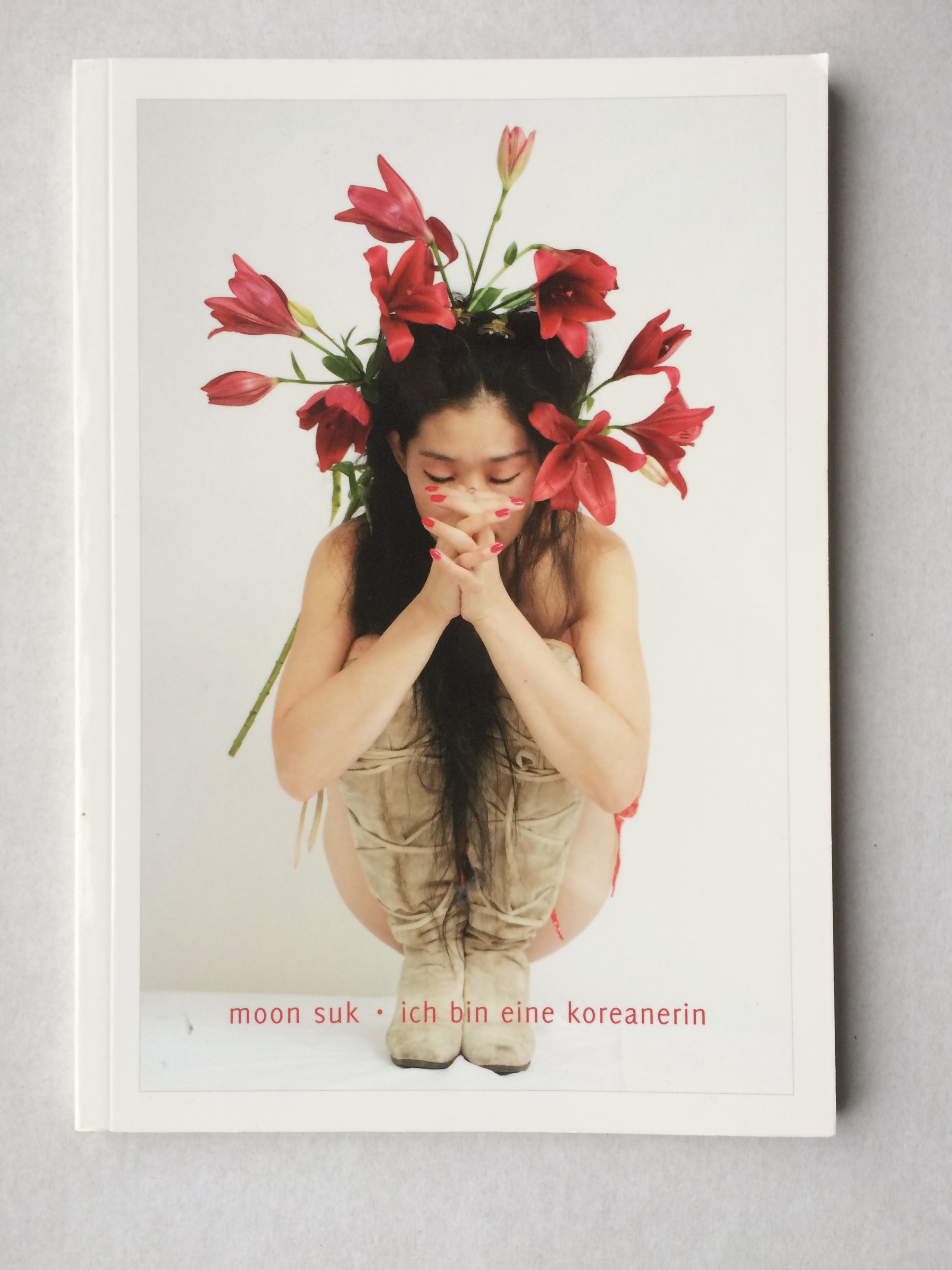 Ich bin eine Koreanerin. (Fotos. Text auf deutsch. Poems in German and English) - Moon Suk