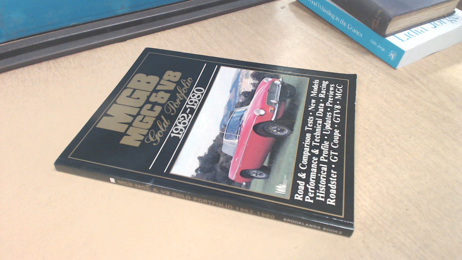 MG, MGB, MGC and V8 Gold Portfolio 1962-1980 (Brooklands Books Road Test Series) - R. M. Clarke