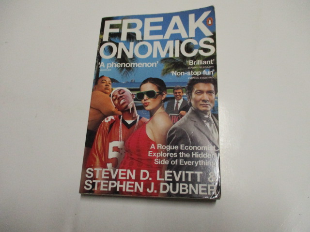 Freakonomics. A rogue economist explores the hidden side of everything. - Levitt, Steven D. u. Dubner, Stephen J.