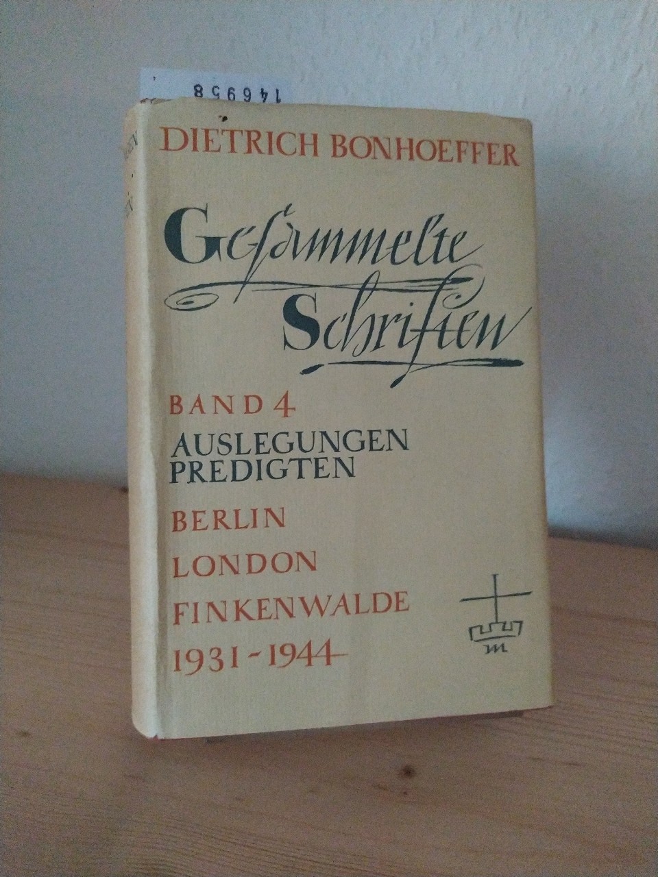 Auslegungen, Predigten. Berlin, London, Finkenwalde 1931-1944. [Von Dietrich Bonhoeffer, herausgegeben von Eberhard Bethge]. (= Gesammelte Schriften, Band 4). - Bonhoeffer, Dietrich und Eberhard Bethge (Hrsg.)