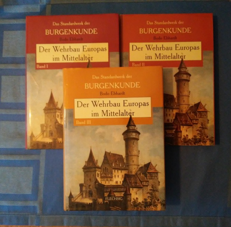 Der Wehrbau Europas im Mittelalter. Band 1 bis 3 (3 Bände komplett). [ein Standardwerk der Burgenkunde]. - Ebhardt, Bodo