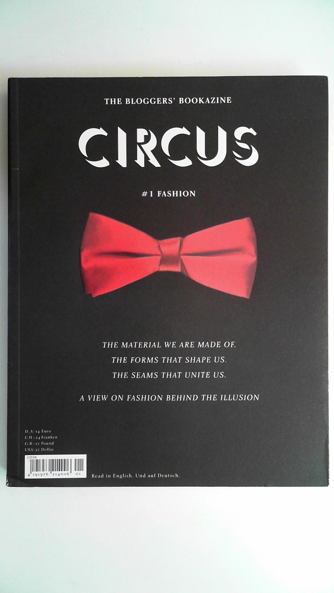 Circus. The Bloggers bookazine No.1: Fashion. - Fashion Bloggers