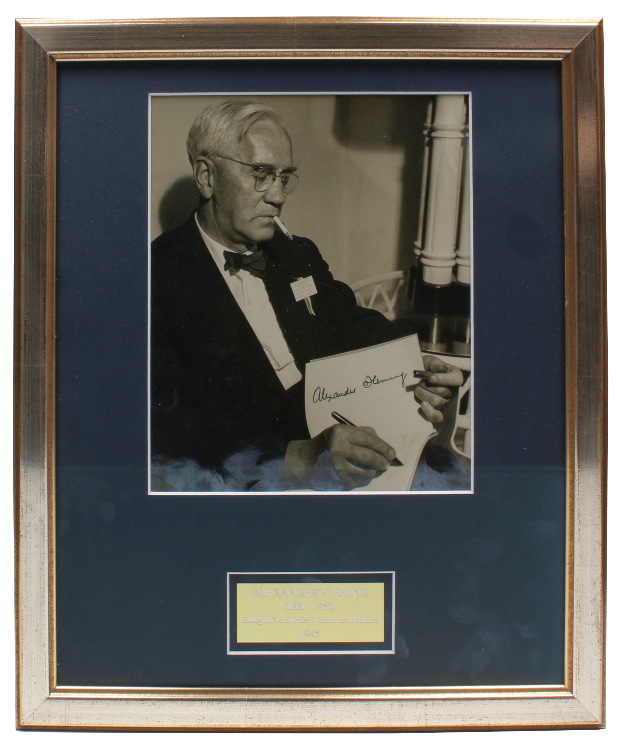 [Signé] Photograph signed. Fleming, Alexander, Scottish biologist and pharmacologist (1881-1955). [ ]