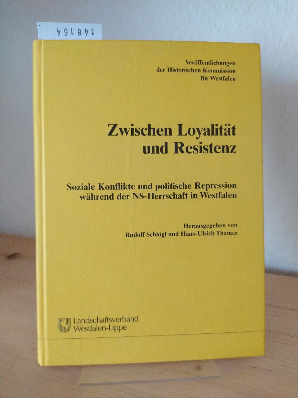 Zwischen Loyalität und Resistenz. Soziale Konflikte und politische Repression während der NS-Herrschaft in Westfalen. [Herausgegeben von Rudolf Schlögl und Hans-Ulrich Thamer]. (= Geschichtliche Arbeiten zur westfälischen Landesforschung. Wirtschafts- und sozialgeschichtliche Gruppe, Band 10). - Schlögl, Rudolf (Hrsg.) und Hans-Ulrich Thamer (Hrsg.)