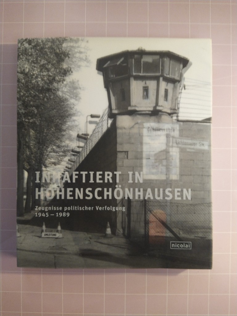 Inhaftiert in Hohenschönhausen. Zeugnisse politischer Verfolgung 1945-1989. Katalog zur Dauerausstellung. - Knabe, Hubertus [Hrsg.] und Andreas Engwert [Hrsg.]