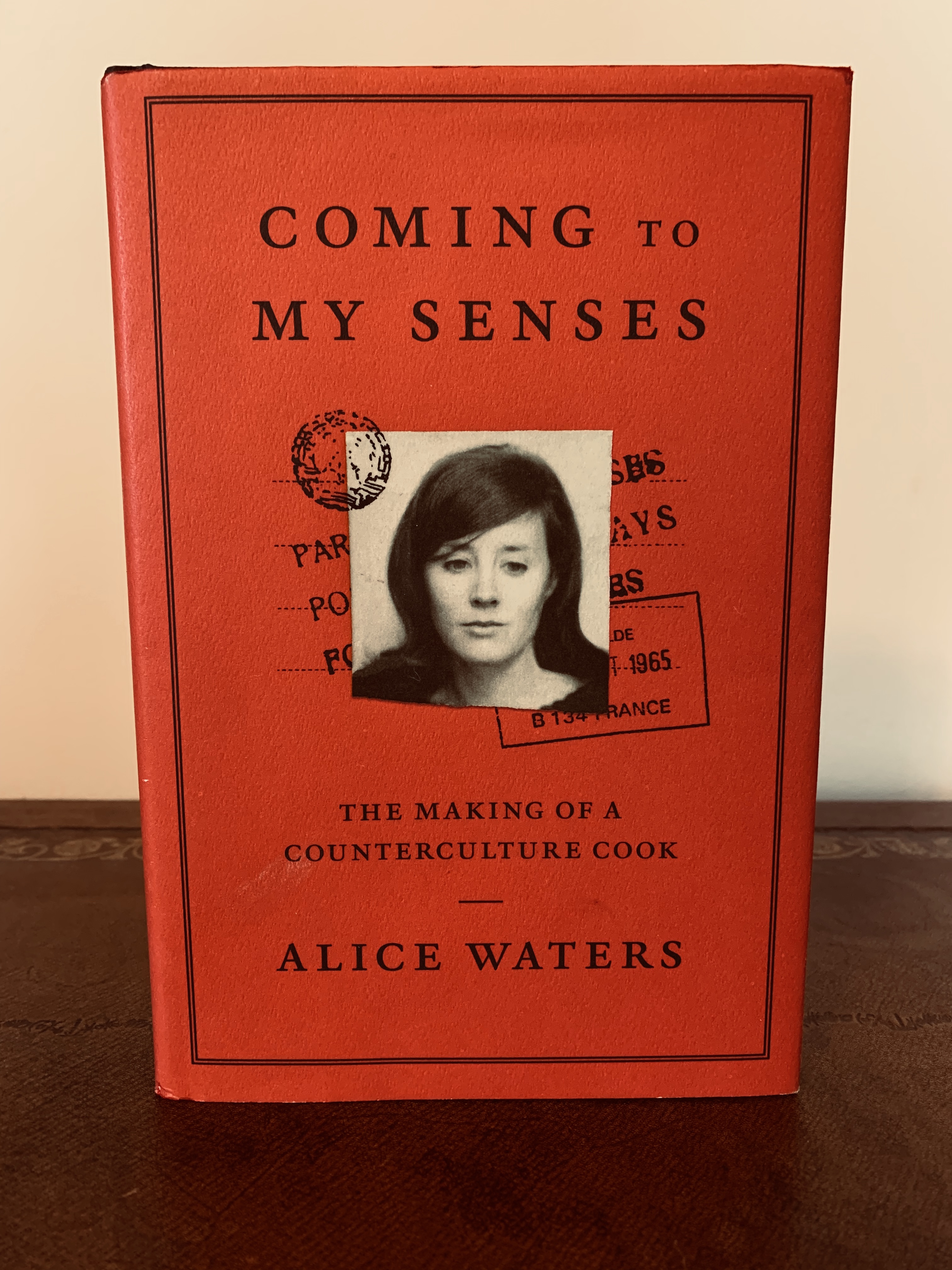 [Signé] Coming to My Senses: The Making of a Counterculture Cook [SIGNED FIRST EDITION, FIRST PRINTING] Waters, Alice; Mueller, Cristina; Carrau, Bob