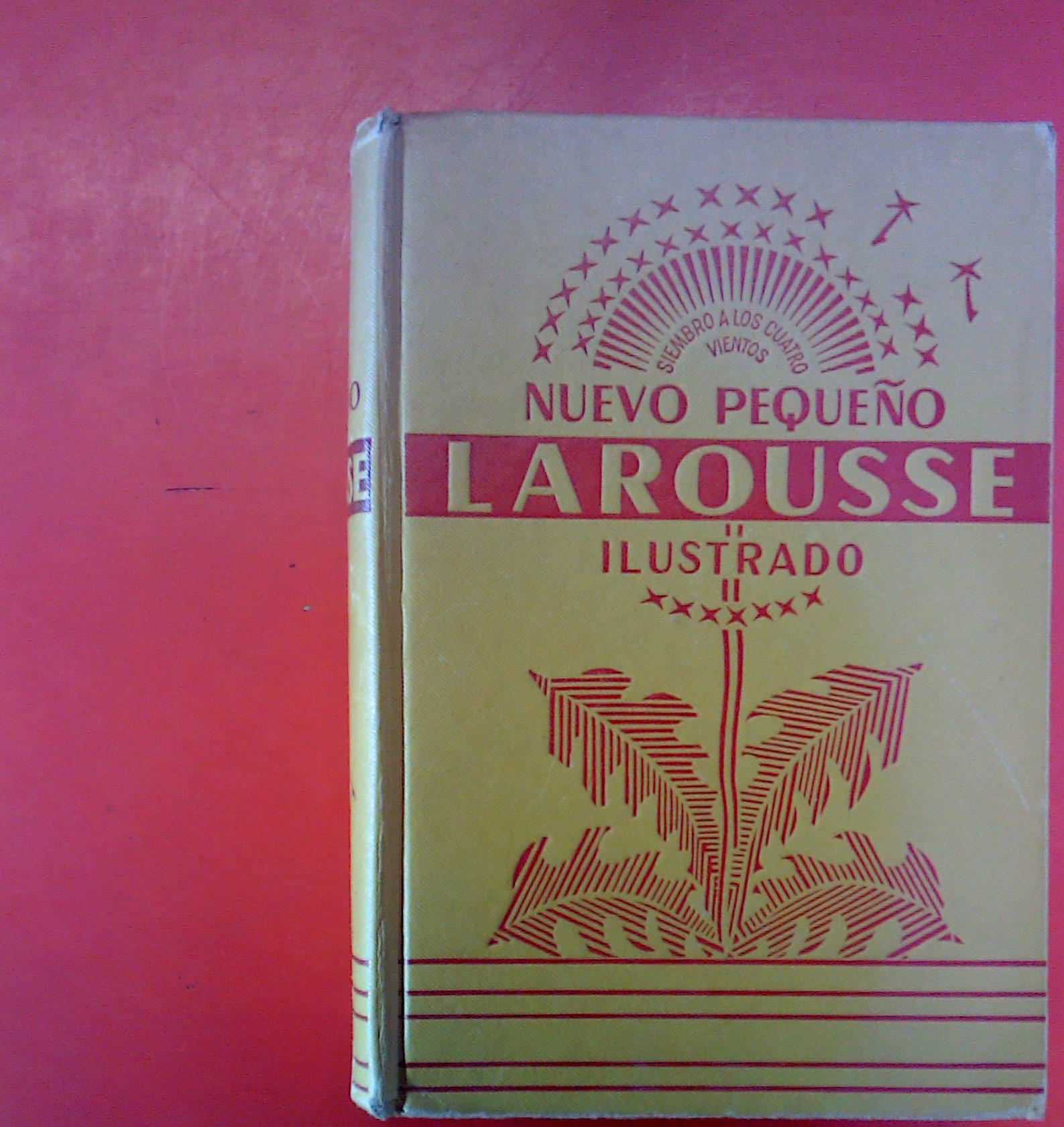 Nuevo Pequeno Larousse Ilustrado by Claude y Paul Auge / Miguel de Toro ...