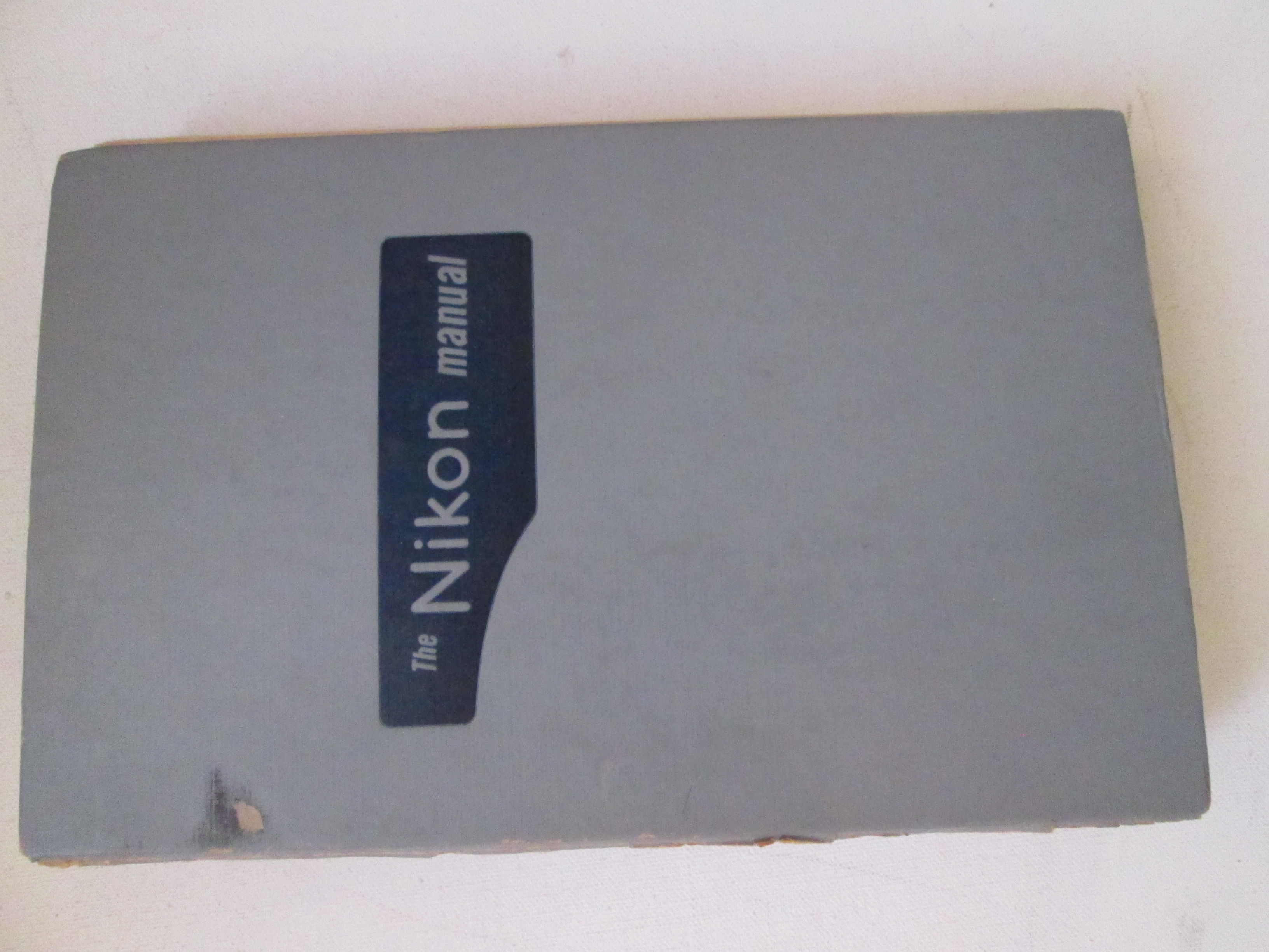 The Nikon Manual. A Complete Handbook of 35mm Technique Editorial Staff [Fair] [Hardcover]