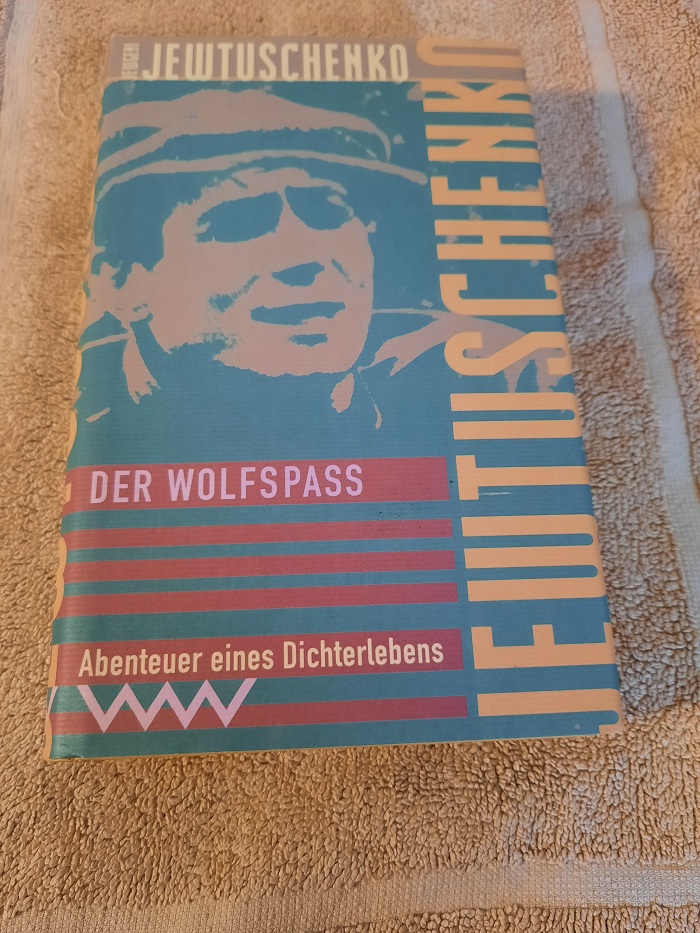 Der Wolfspass. Abenteuer eines Dichterlebens. - Jewtuschenko, Jewgenij