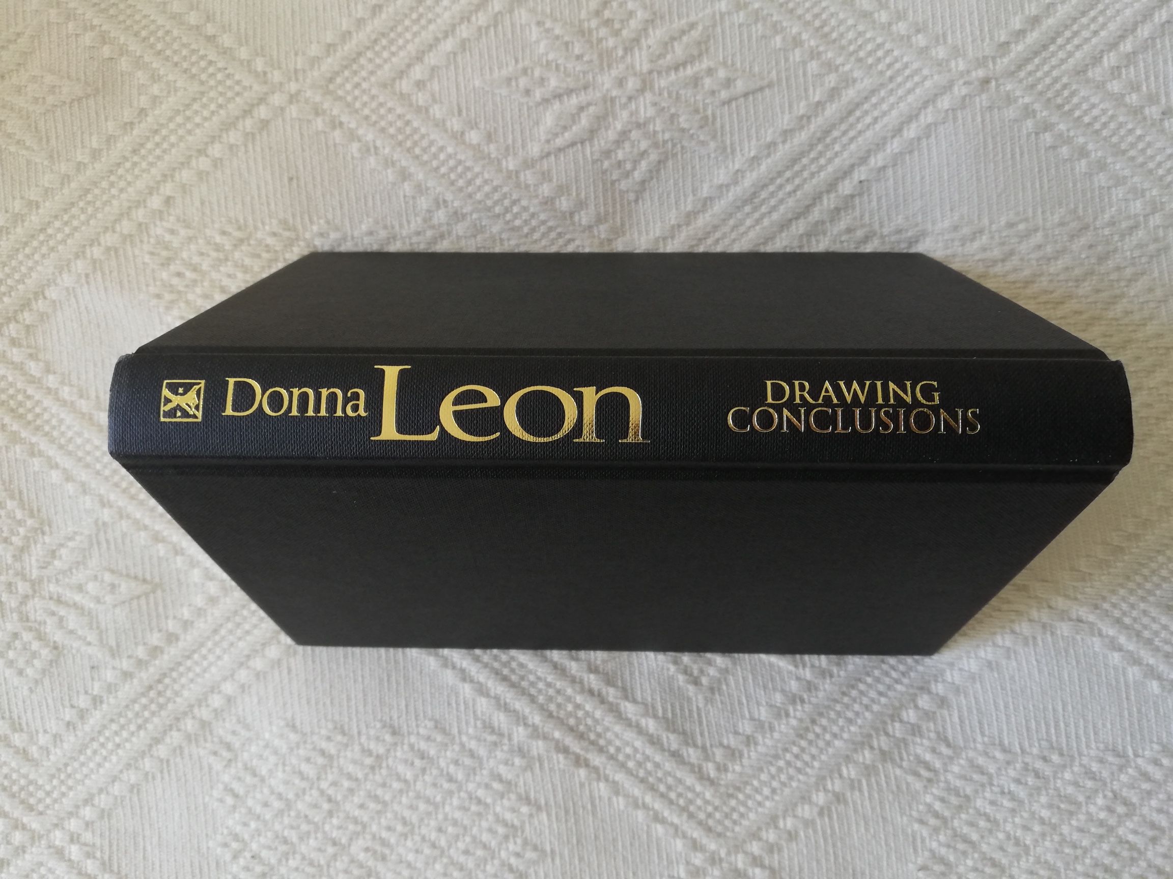 Drawing Conclusions First Printing by Leon, Donna Fine Hardcover