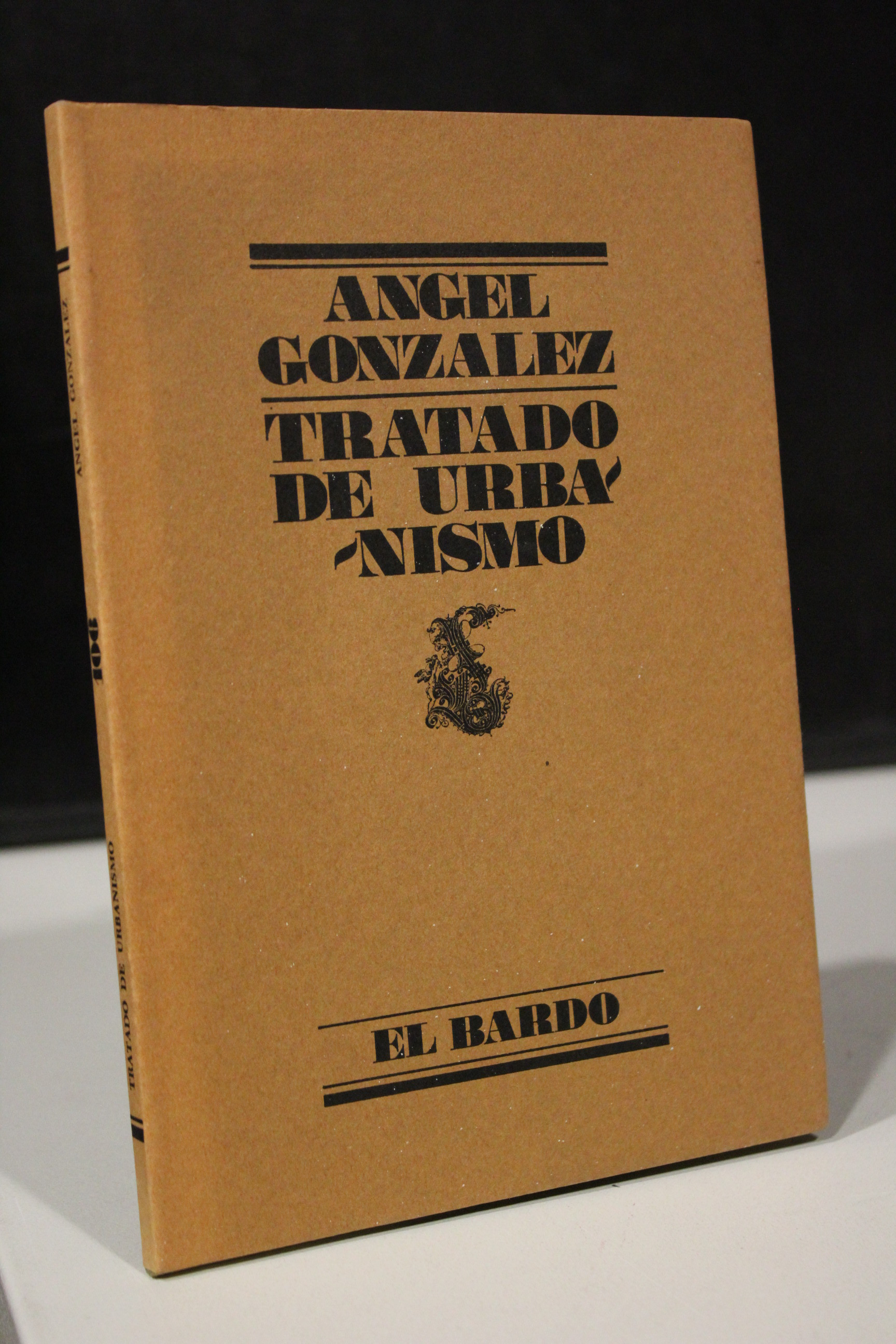 Tratado de urbanismo.- González, Ángel.- El Bardo, 106 - González, Ángel.