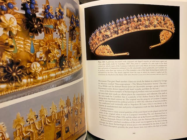 Tiaras : A History of Splendour by Munn, Geoffrey C.: Very
