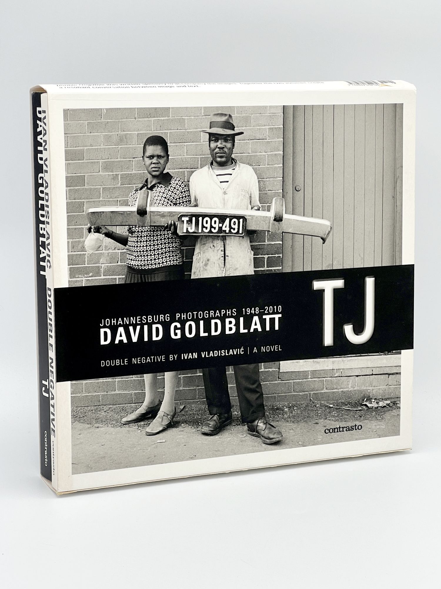 David Goldblatt. TJ. Double Negative; Johannesburg Photographs 1948-2010 - GOLDBLATT, David