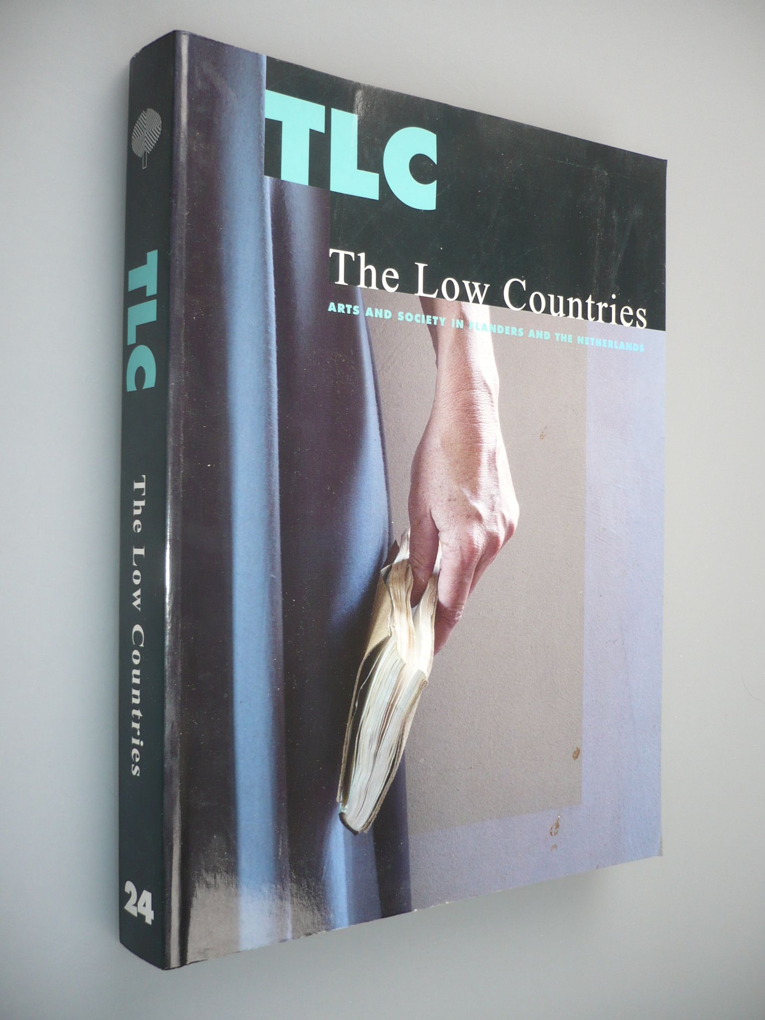 The Low Countries: Arts and Society in Flanders and the Netherlands; Volume 24 - Devoldere, Luc (ed.)