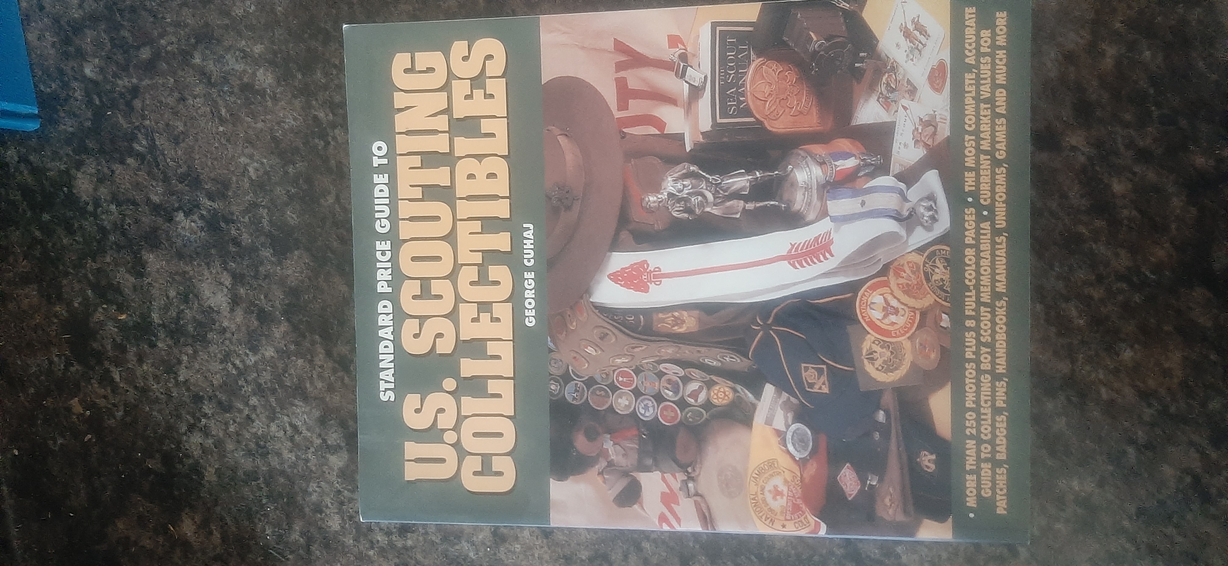Standard Price Guide to U.S. Scouting Collectibles (Standard Price Guide to U.S. Scouting Collectibles, 1st ed) - Cuhaj, George S.; Cuhaj, George