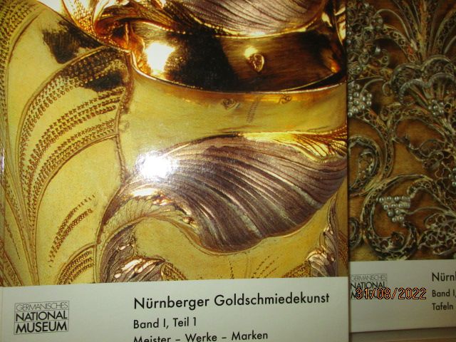Nürnberger Goldschmiedekunst 1541- 1868. Zwei Teile. Meister, Werke, Marken. Text - und Tafelband. Bearbeitet von Karin Tebbe, Ursula Timann und Thomas Eser.
