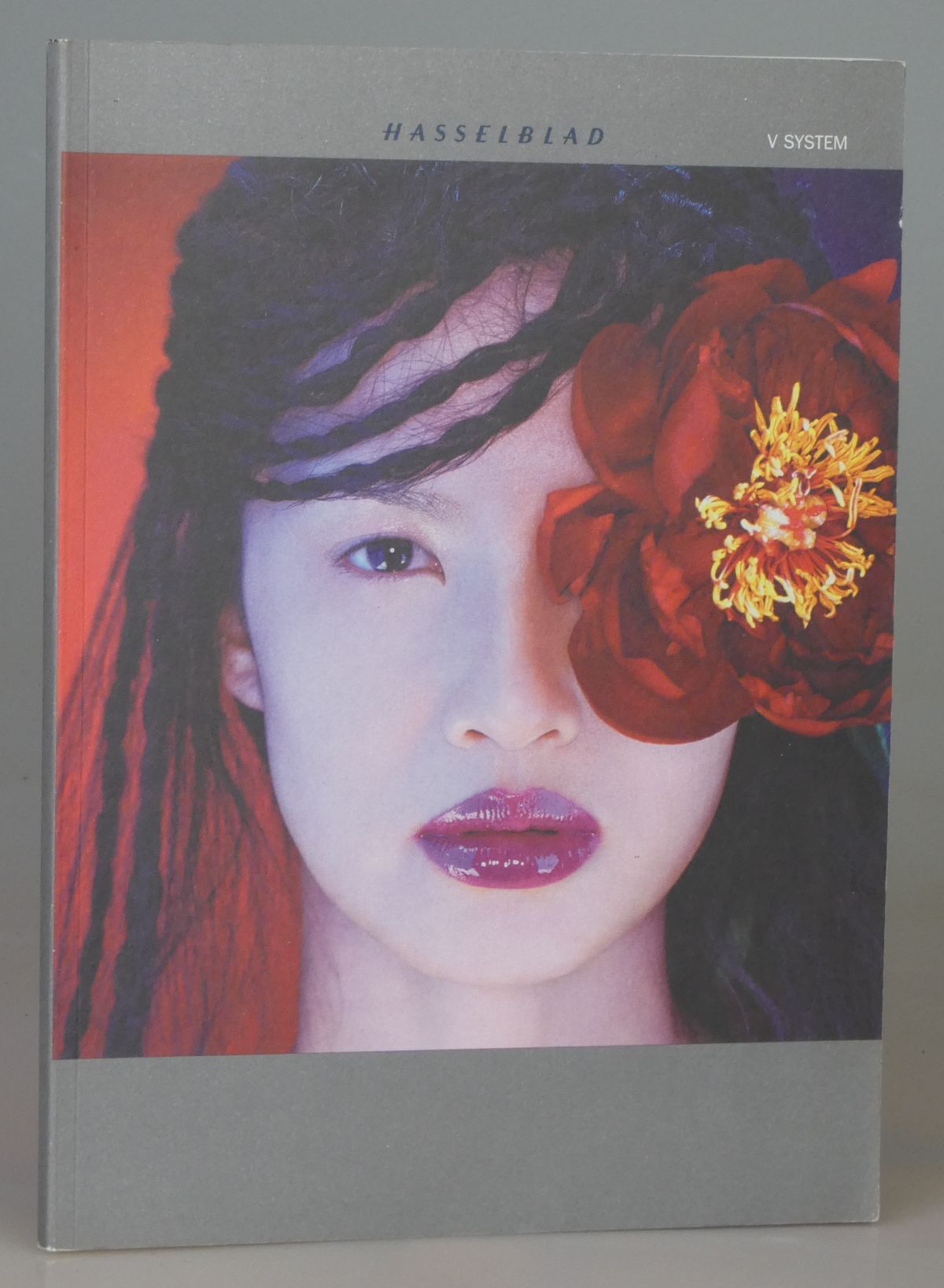 Hasselblad: V System [Trade Catalogue] Hasselblad, Victor [Very Good] [Softcover]