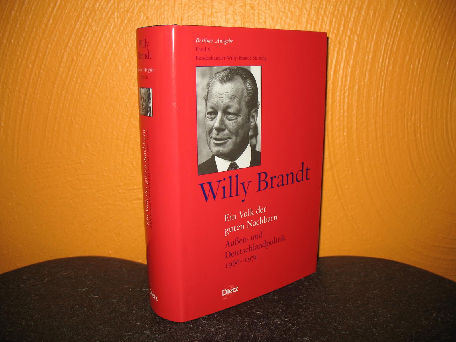 Ein Volk der guten Nachbarn: Außen- und Deutschlandpolitik 1966 - 1974. Bearb. von Frank Fischer; Berliner Ausgabe: Band 6; - Brandt, Willy