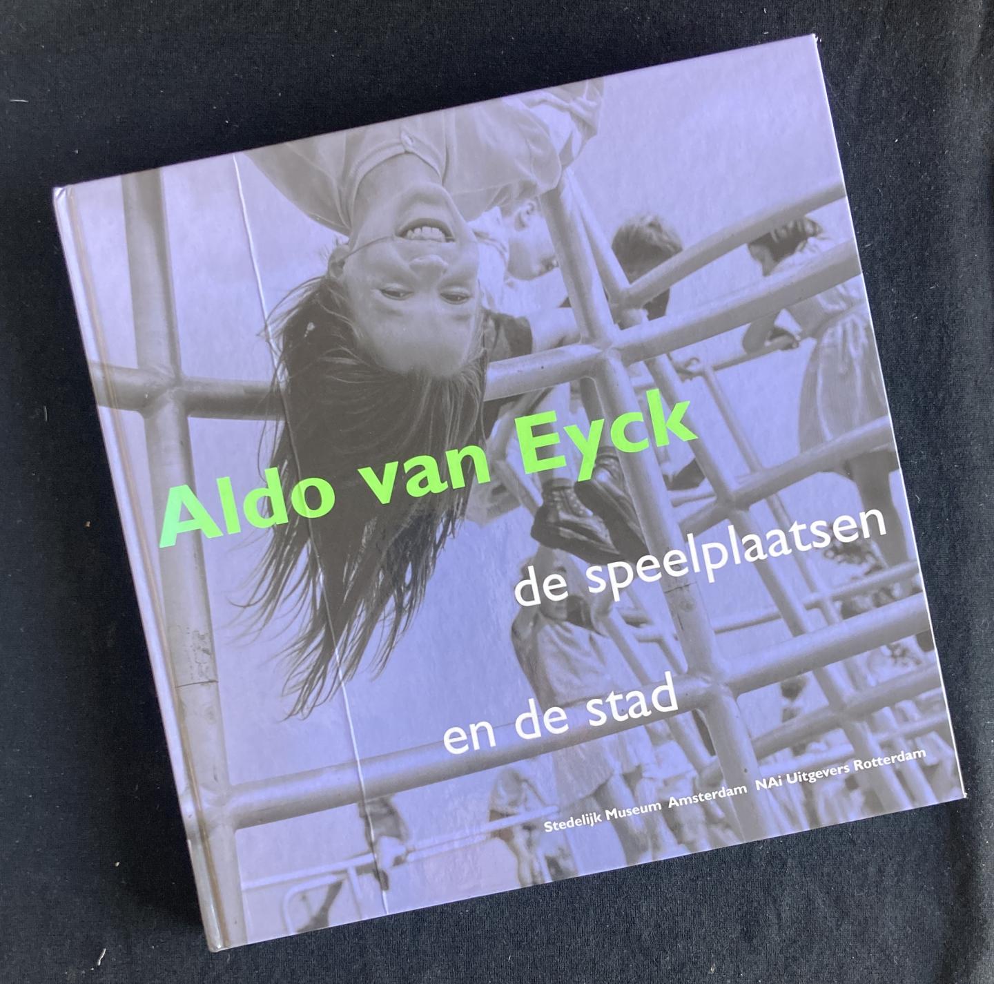 Aldo van Eyck : de speelplaatsen en de stad [Aldo van Eyck The playgrounds and the city] (Dutch edition). - Eyck, Aldo van ; Liane Lefaivre, Rudi Fuchs, Mireille Vroege