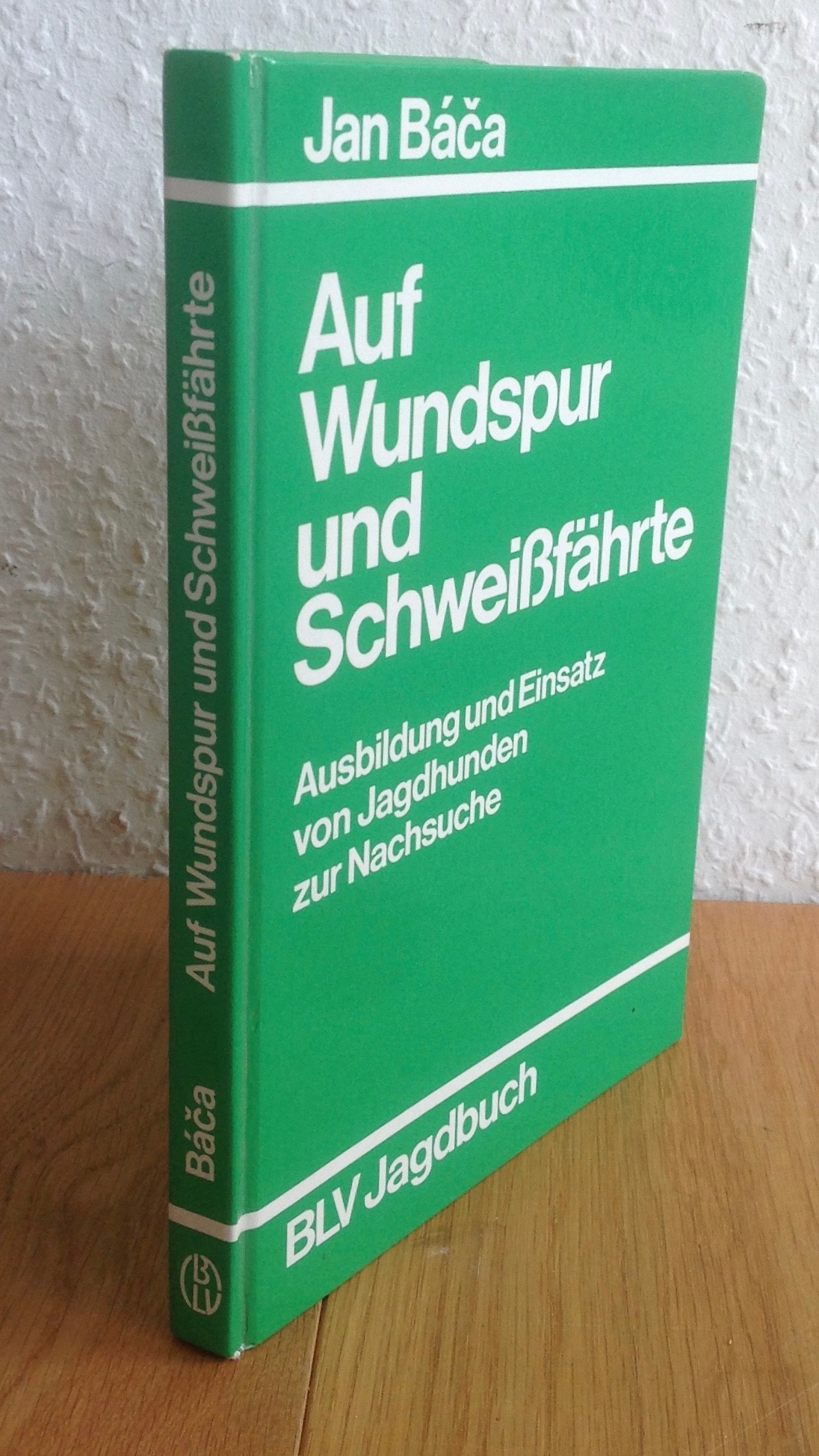 Auf Wundspur und Schweißfährte. Ausbildung und Einsatz von Jagdhunden zur Nachsuche. - Báca, Jan