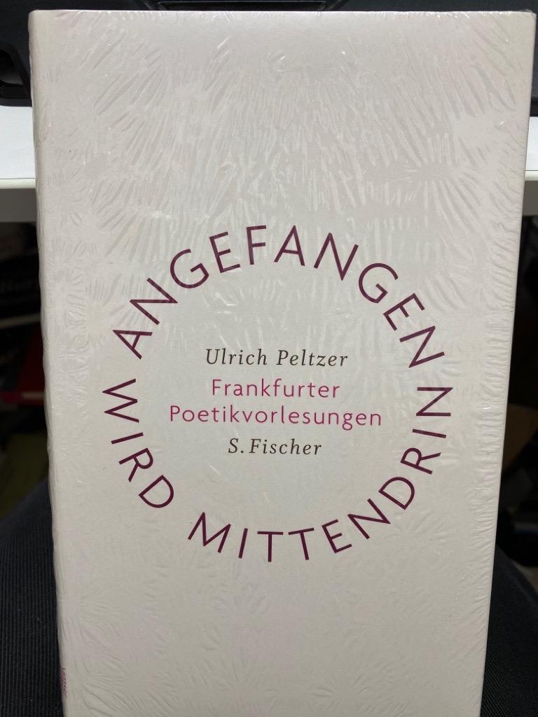 Angefangen wird mittendrin : Frankfurter Poetikvorlesungen. »Ein Glücksfall für die Literatur.« Ursula März, Frankfurter Rundschau Die Frankfurter Poetikvorlesungen von Ulrich Peltzer: Einblicke in die Welt eines Schriftstellers Urich Peltzer ist einer der wichtigsten Autoren der Gegenwart: ein kluger Zeitdiagnostiker, der spannend erzählt und raffinierte Plots entwirft. Sein letzter Roman, Teil der Lösung, wurde von der Kritik gefeiert als »ein großer Zeitroman, auf der Höhe der theoretischen Diskurse, gleichzeitig eine packende Krimi- und Liebesgeschichte.« (Helmut Böttiger, SZ). In seinen Poetikvorlesungen erzählt Ulrich Peltzer von dem Sprung in den Text, dem Mut zur Flucht und dem Adressaten seines Schreibens: »Wenn du einen anderen - Peltzer, Ulrich