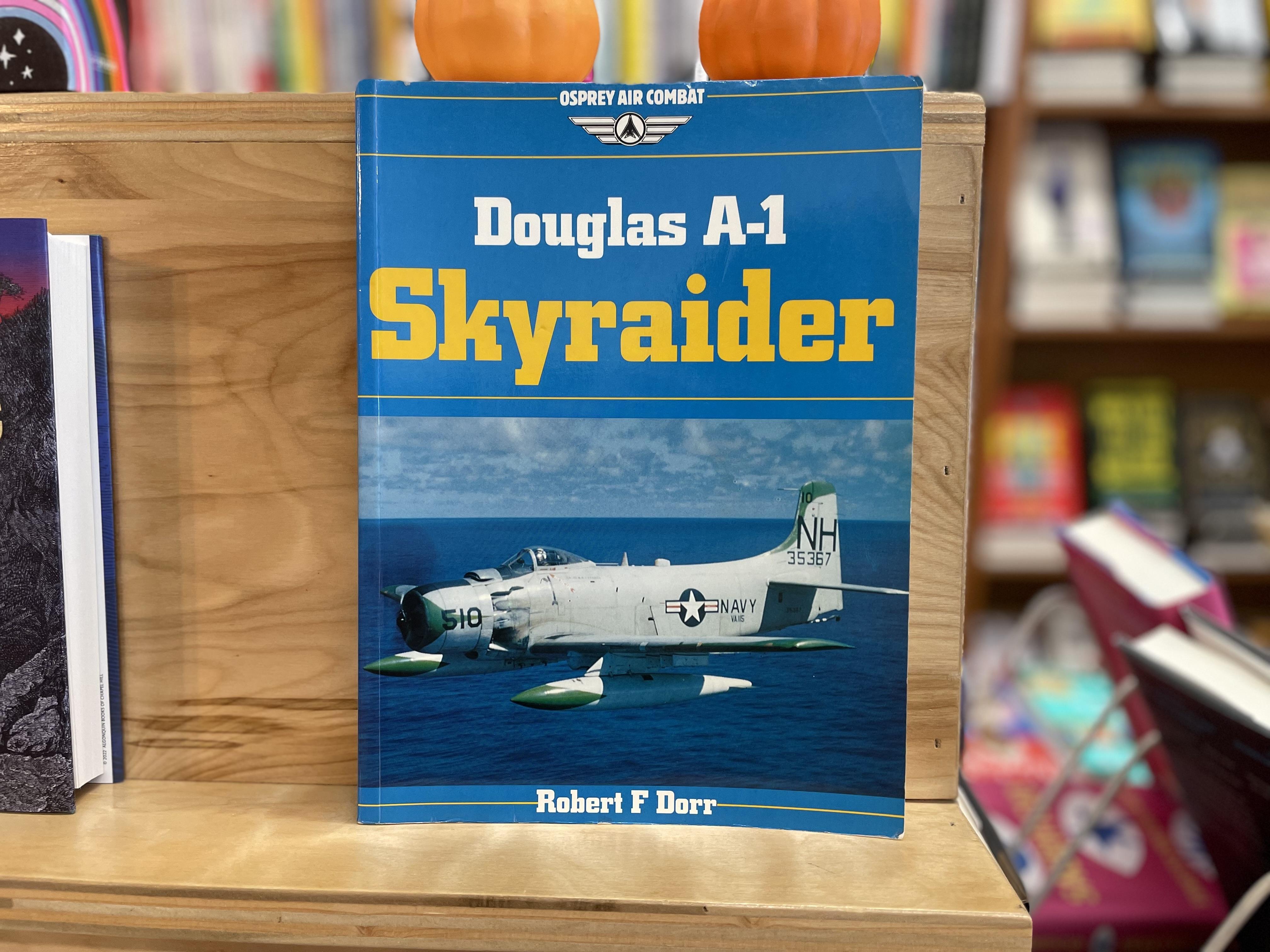 Douglas A-1 Skyraider (Osprey Air Combat) - Robert F. Dorr