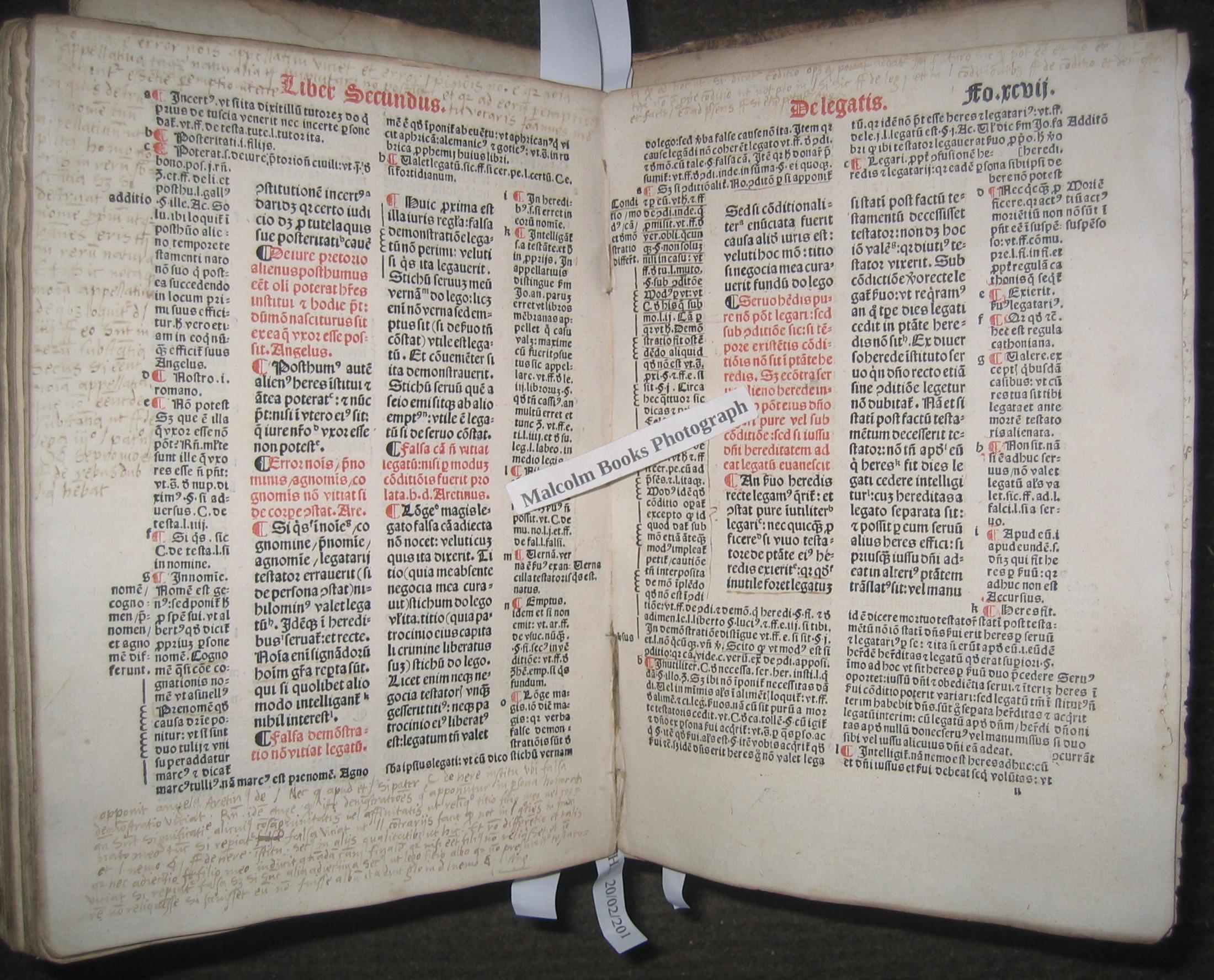 Institutiones Imperiales Ordinate glosis textuales diuisiones habentur