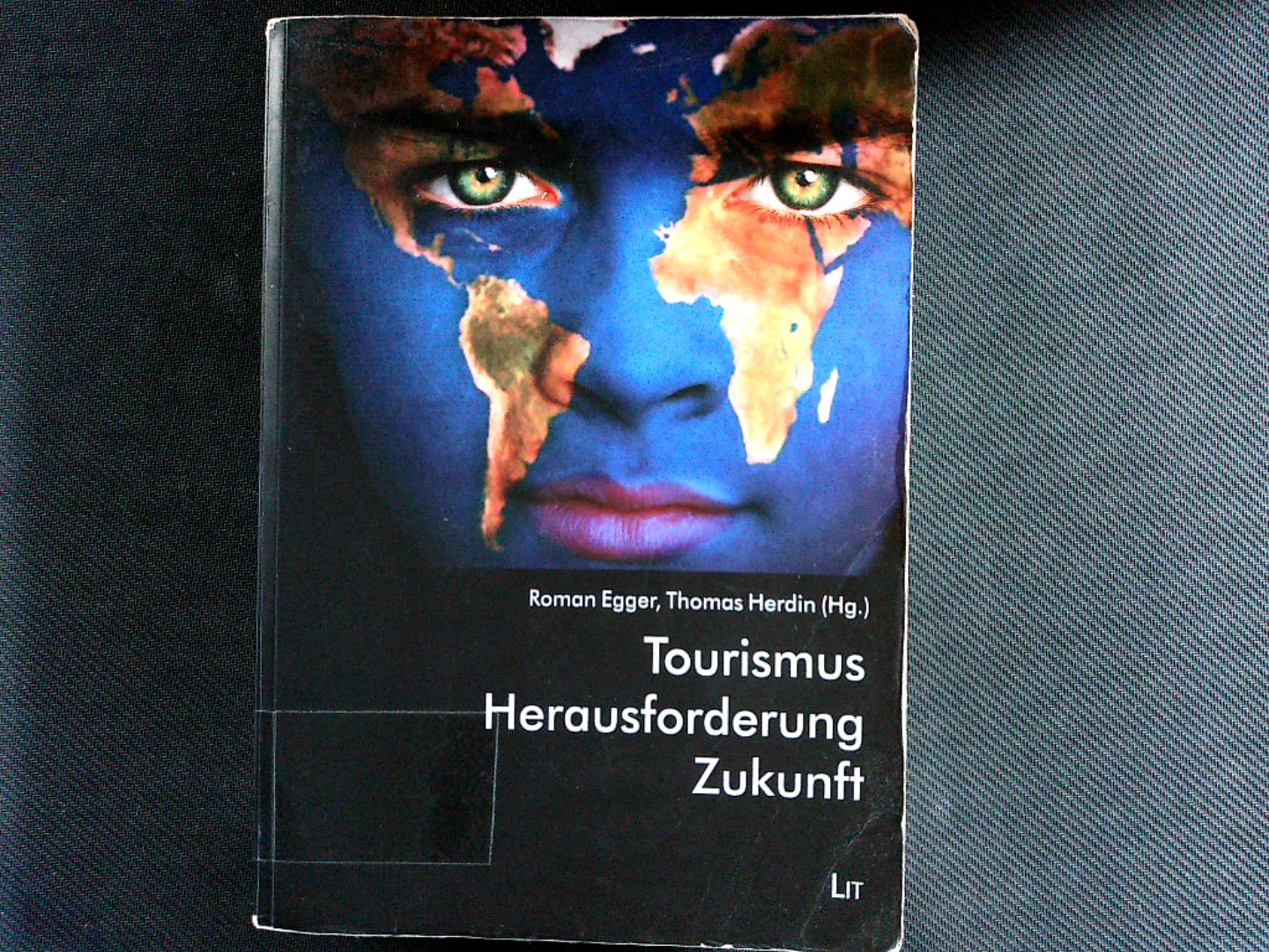 Tourismus - Herausforderung - Zukunft. (Wissenschaftliche Schriftenreihe des Zentrums für Tourismusforschung - Salzburg). - Egger, Roman und Thomas Herdin