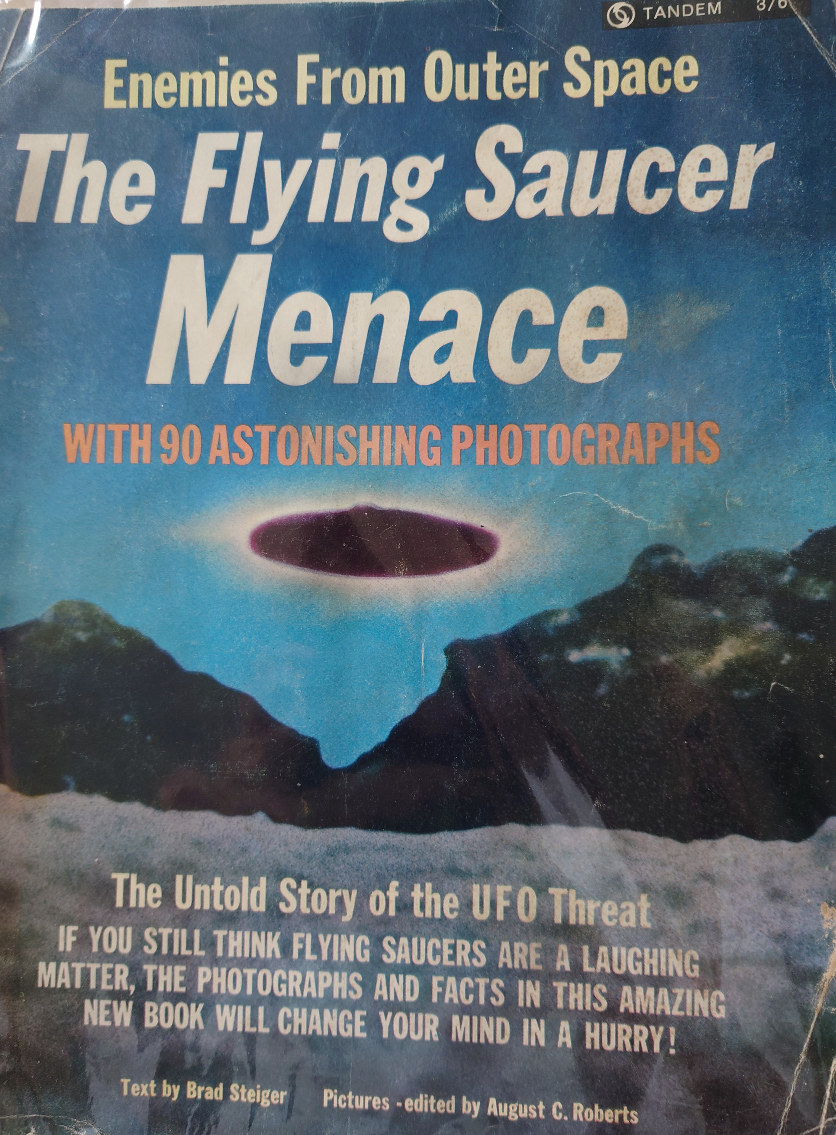 50%OFF Flying The Saucer by Space. Outer From Enemies Menace. 文学・小説