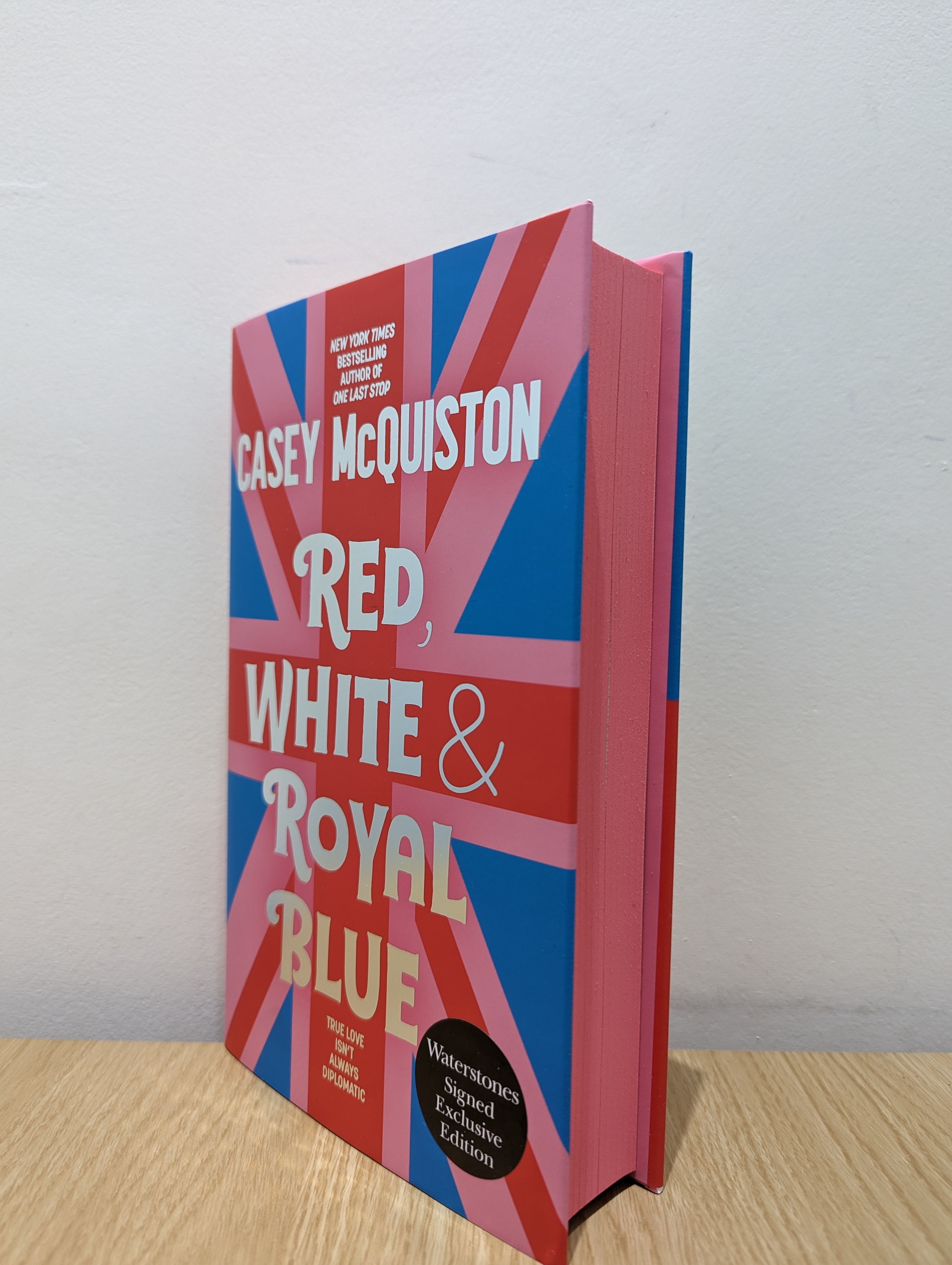 Red, White & Royal Blue: Collector's Edition: A Novel: 9781250856036:  McQuiston, Casey: Books 