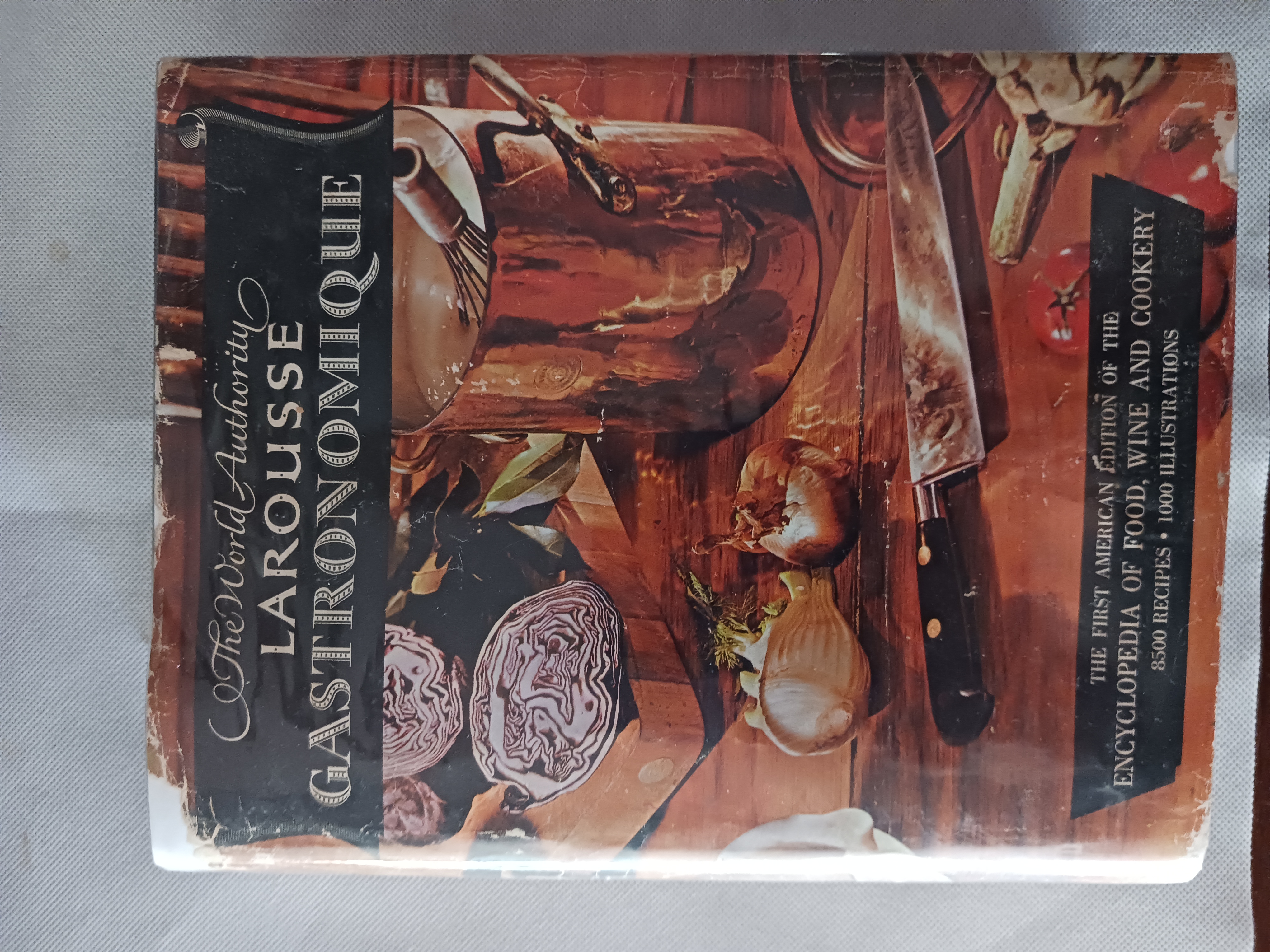 Larousse Gastronomique: The Encyclopedia of Food, Wine & Cookery Montagne, Prosper; Escoffier, A. (Introduction); Gilbert, Ph. (Introduction); Turgeo