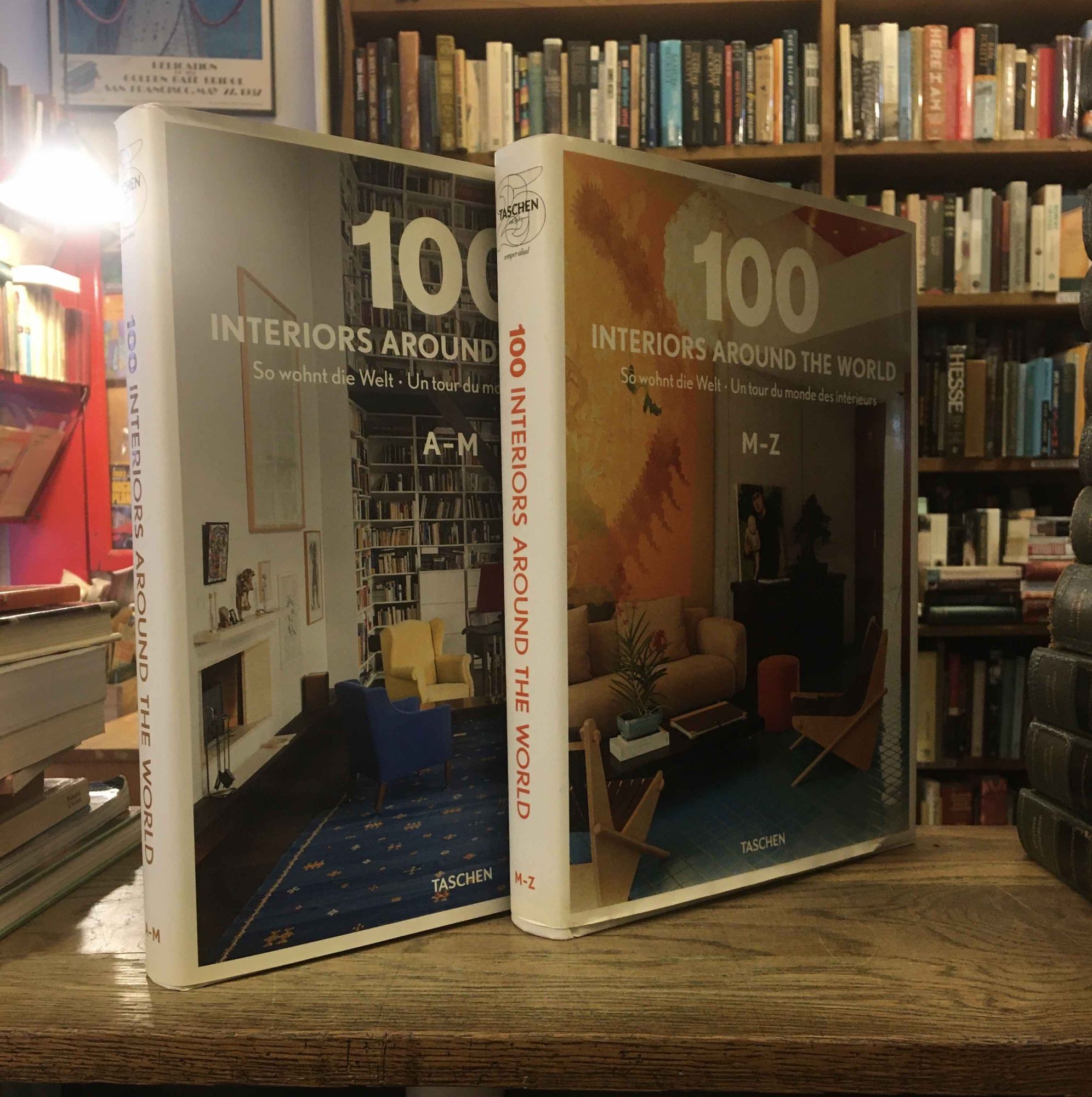 100 Interiors Around the World_ So wohnt die Welt_ Un tour do monde des interieurs_ A-M_ M-Z (2 vol.) - Black, Mary (trans); et al (text & trans)