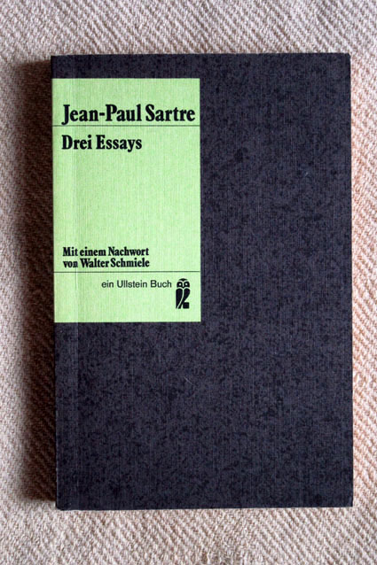 Drei Essays. - Sartre, Jean-Paul