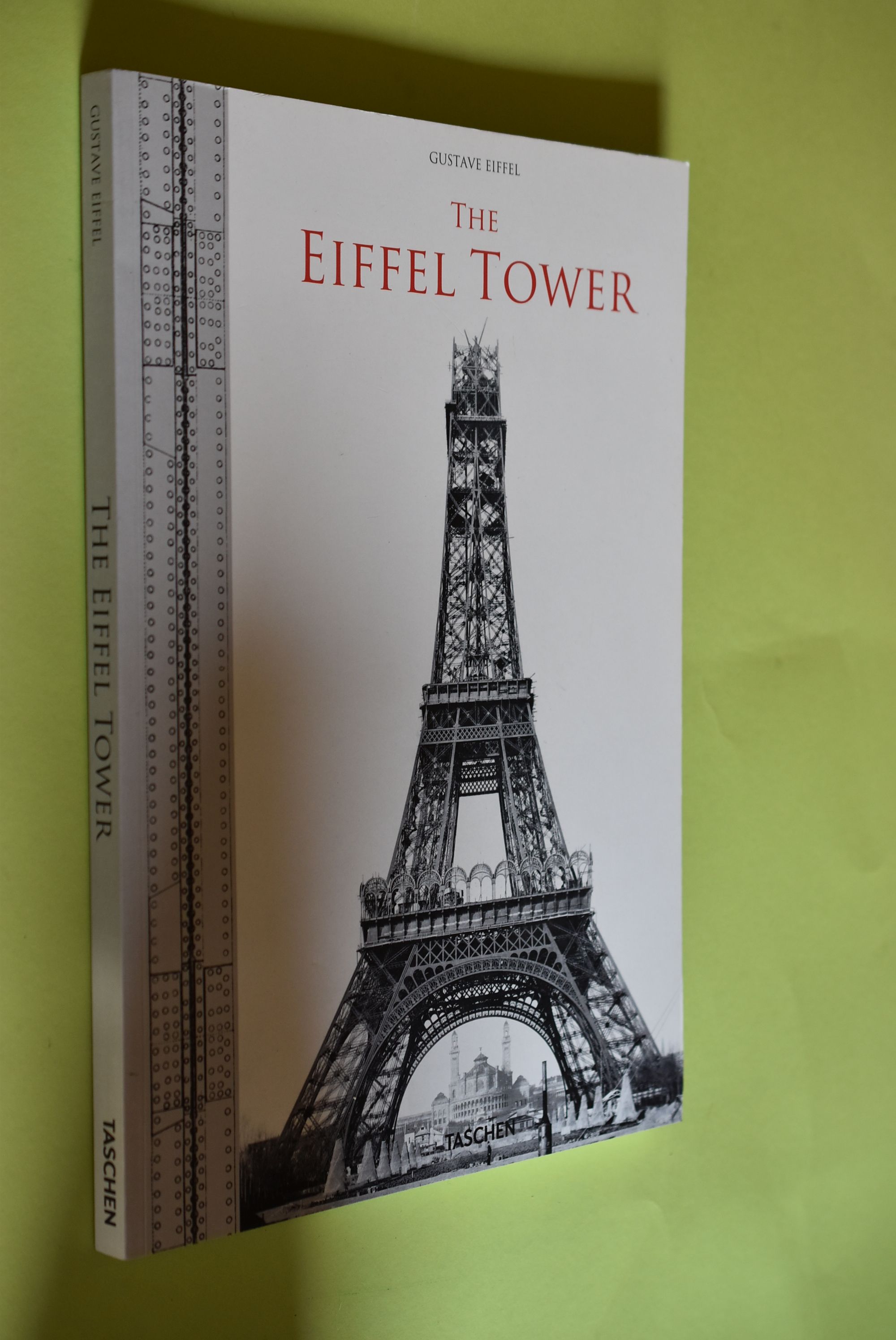 The Eiffel Tower : the three-hundred metre tower. Gustave Eiffel ; text by Bertrand Lemoine ; English translation: Karen Williams, German translation: Hubertus van Gemmingen, Italian translation: Adriana Esposito - Eiffel, Gustave und Bertrand Lemoine