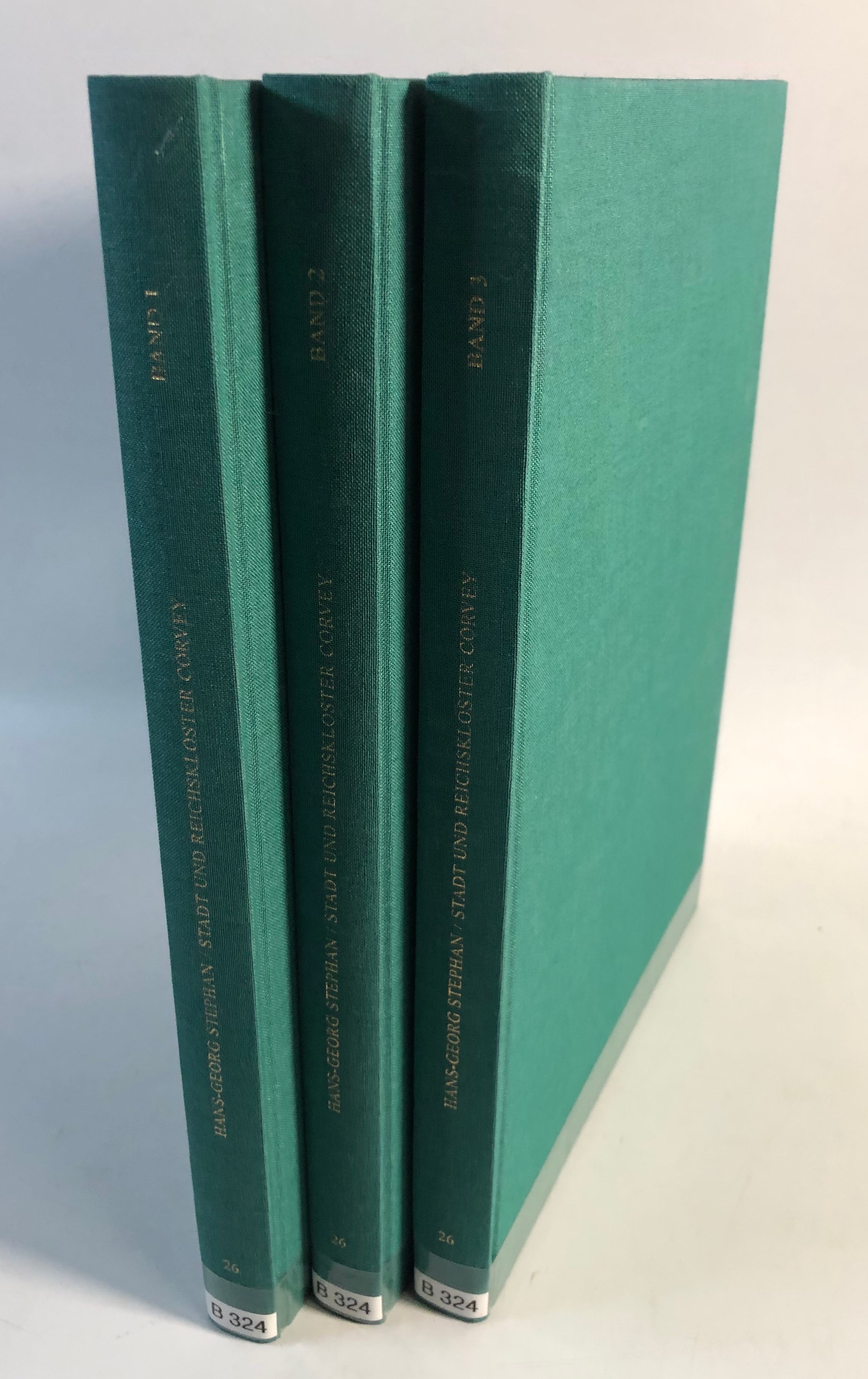 Studien zur Siedlungsentwicklung und -struktur von Stadt und Reichskloster Corvey (800 - 1670). Eine Gesamtdarstellung auf der Grundlage archäologischer und historischer Quellen. Band 1 bis 3. (= Göttinger Schriften zur Vor- und Frühgeschichte, Band 26, 1-3). - Stephan, Hans-Georg