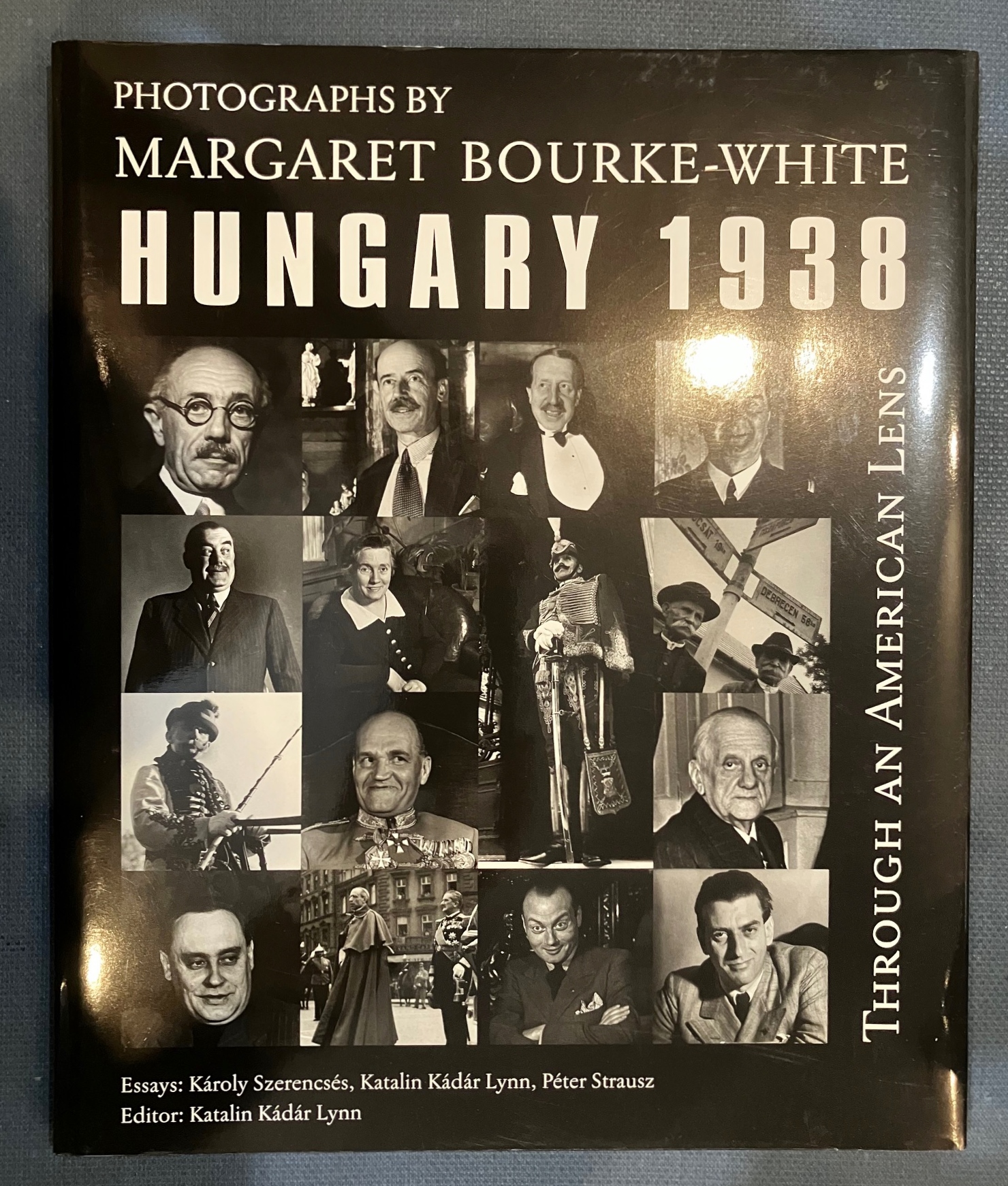 Through an American Lens: Hungary, 1938 (East European Monograph) - Szerences, Karoly; K?d?r Lynn, Katalin; Strausz, Peter; K?d?r Lynn, Katalin [Editor]; Bourke-White, Margaret [Photographer];