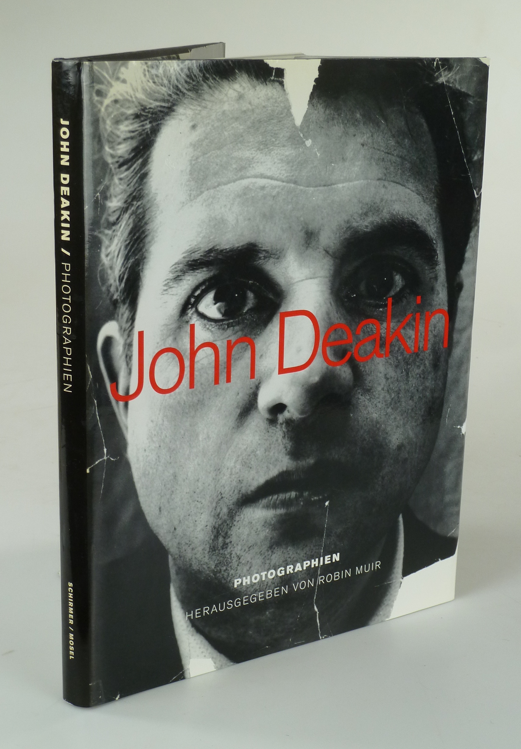 Photographien. - DEAKIN, John.