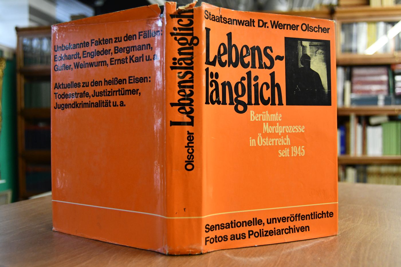 Lebenslänglich [Berühmte Mordprozesse in Österreich seit 1945]. [Sensationelle, unveröffentlichte Fotos aus Polizeiarchiven] - Olscher, Werner