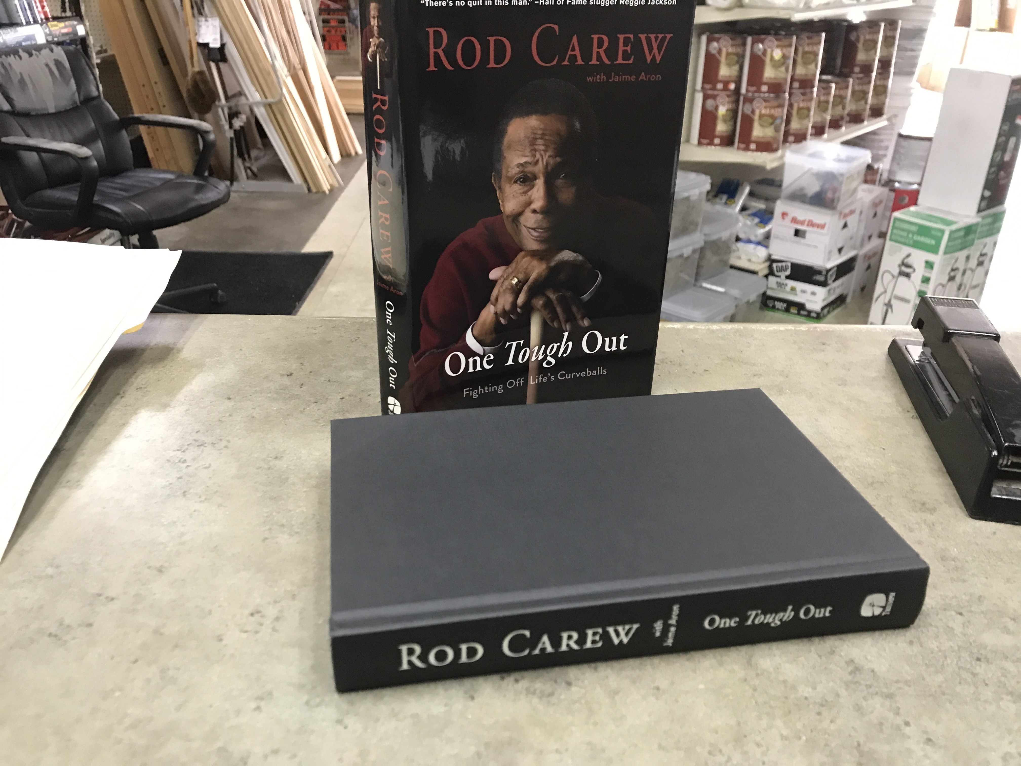 Rod Carew: One Tough Out: Fighting Off Life's Curveballs: Carew, Rod, Aron,  Jaime: 9781629377643: : Books