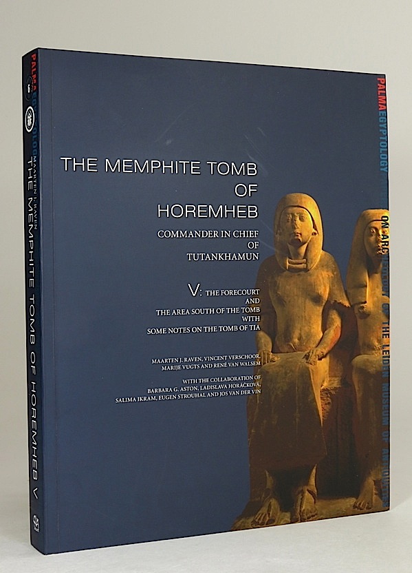 The Memphite Tomb of Horemheb, Commander in Chief of Tutankhamun. V: The Forecourt and the Area South of the Tomb With Some Notes on the Tomb of Tia. - Raven, Maarten J., Vincent Verschoor, Marije Vugts, René van Walsem.