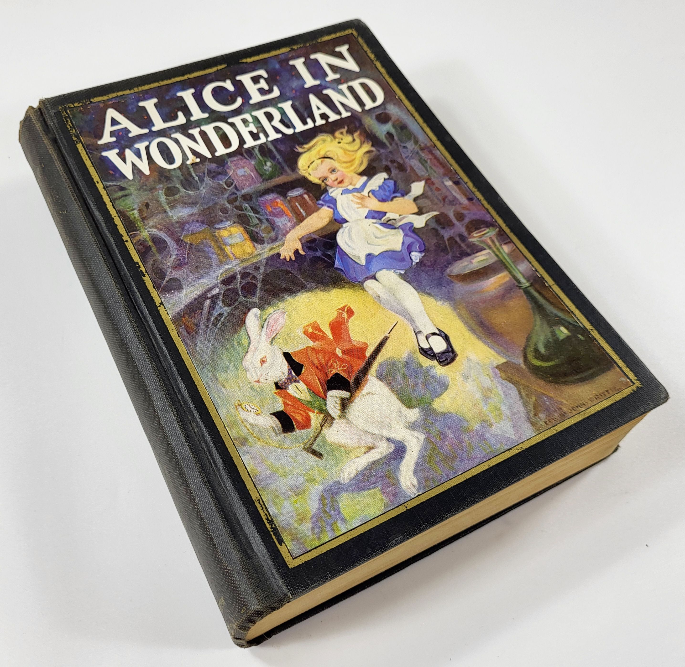 作：小澤 摩純 「ALICE'S IN WONDERLAND」