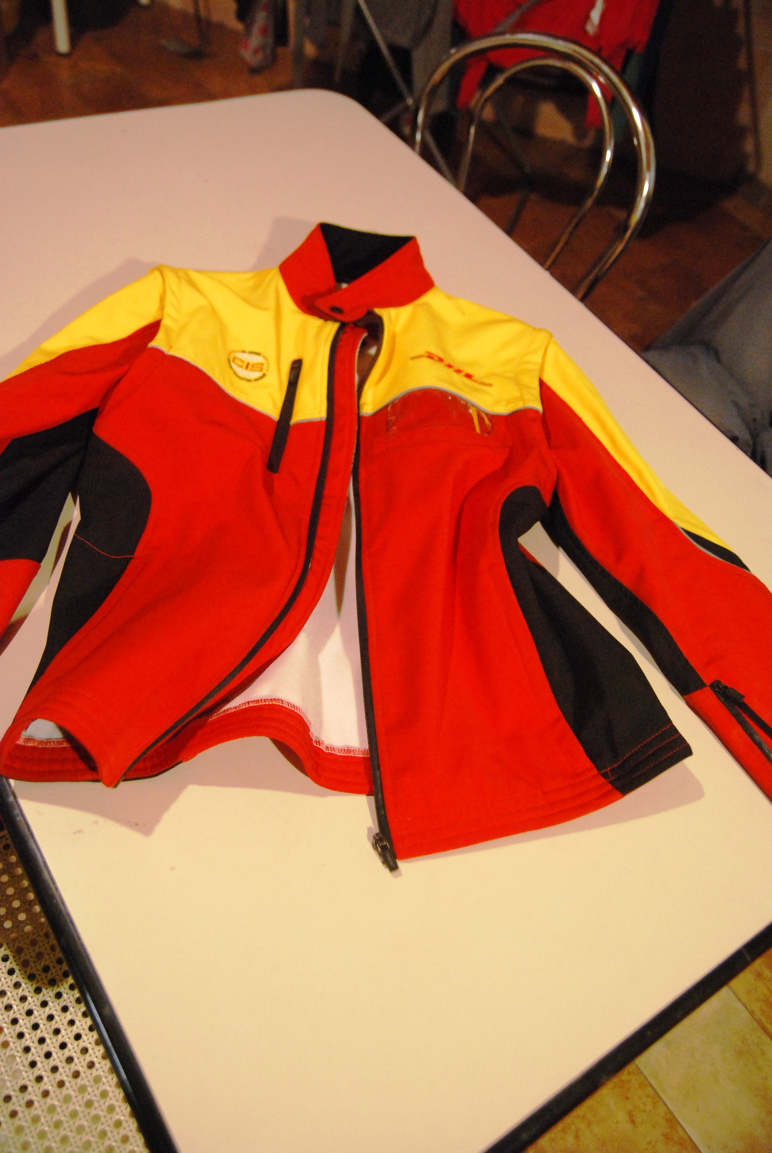 felpa dhl misura medium NUOVA