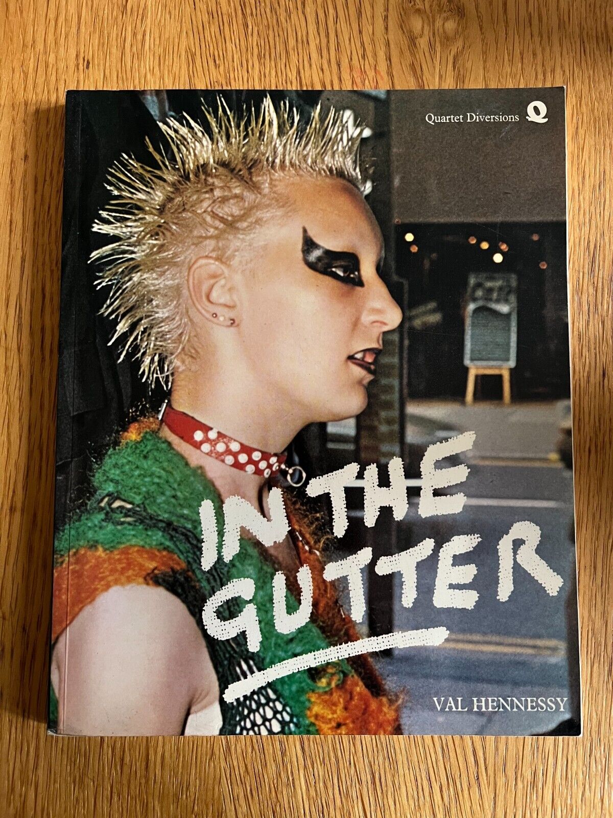 IN THE GUTTER by VAL HENNESSY: Good Soft cover (1978 IN THE GUTTER by VAL HENNESSY: Good Soft cover (1978