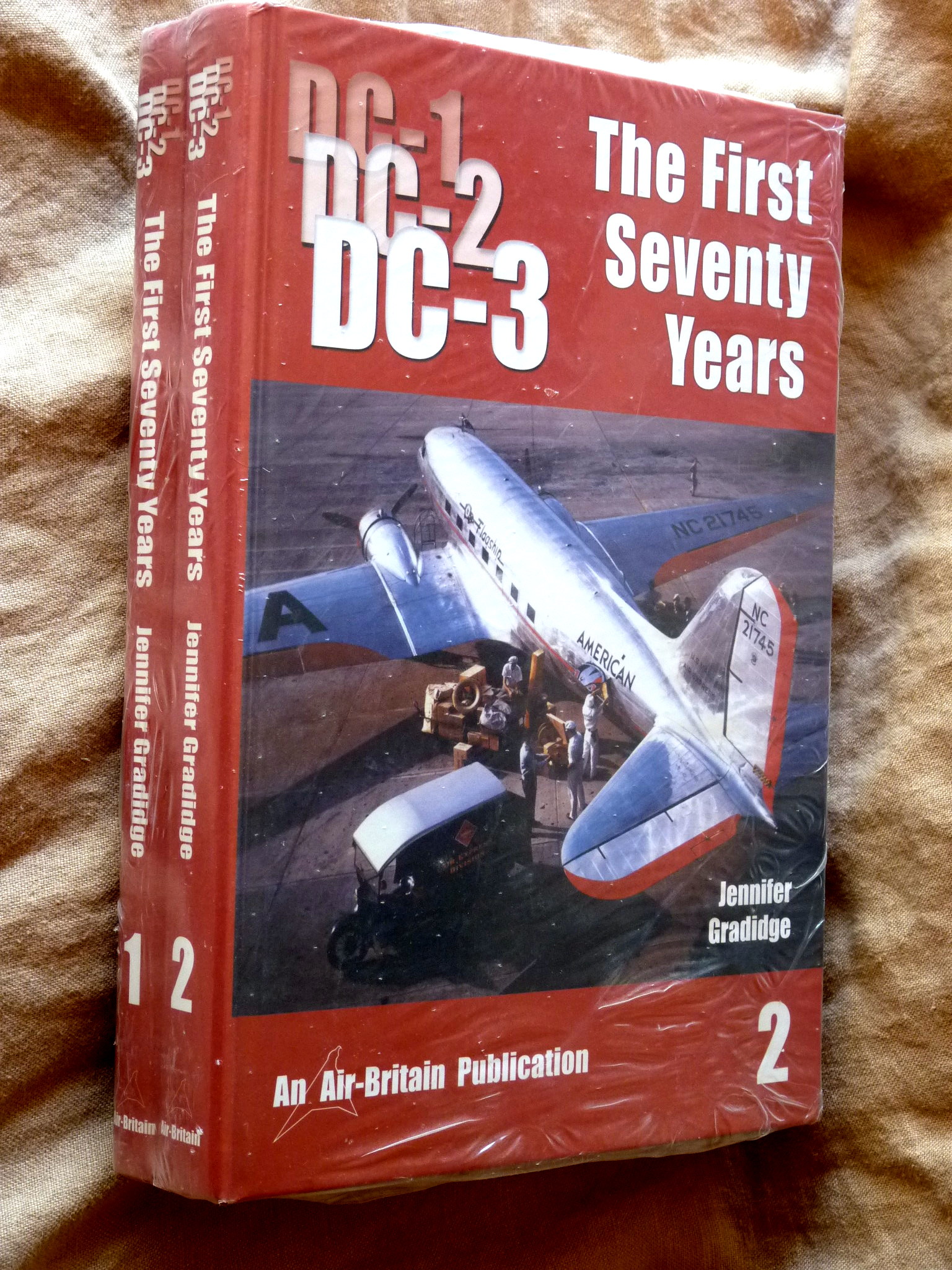 The Douglas DC-1,/DC-2,/DC-3: the first seventy years (volumes 1 & 2) - GRADIDGE, Jennifer M & Others
