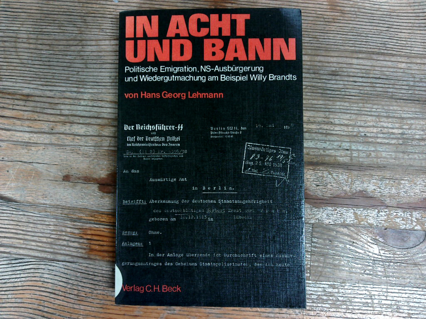 In Acht und Bann : polit. Emigration, NS-Ausbürgerung und Wiedergutmachung am Beispiel Willy Brandts. - Lehmann Hans, Georg