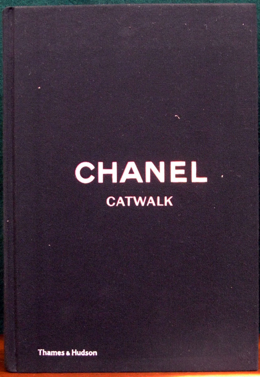 Thames & Hudson Chanel Catwalk < Μόδα