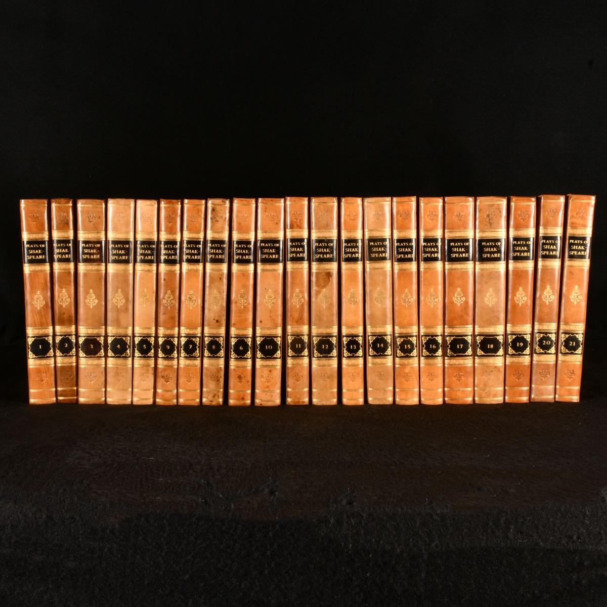 The Plays of William Shakespeare. In Twenty-One Volumes, with the Corrections and Illustrations of Various Commentators. - William Shakespeare; Isaac Reed [ed.]