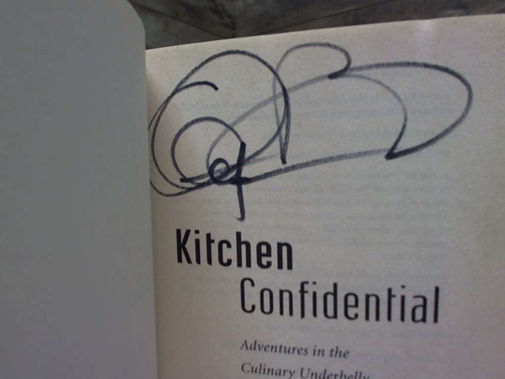 Kitchen Confidential Updated Ed: Adventures in the Culinary Underbelly