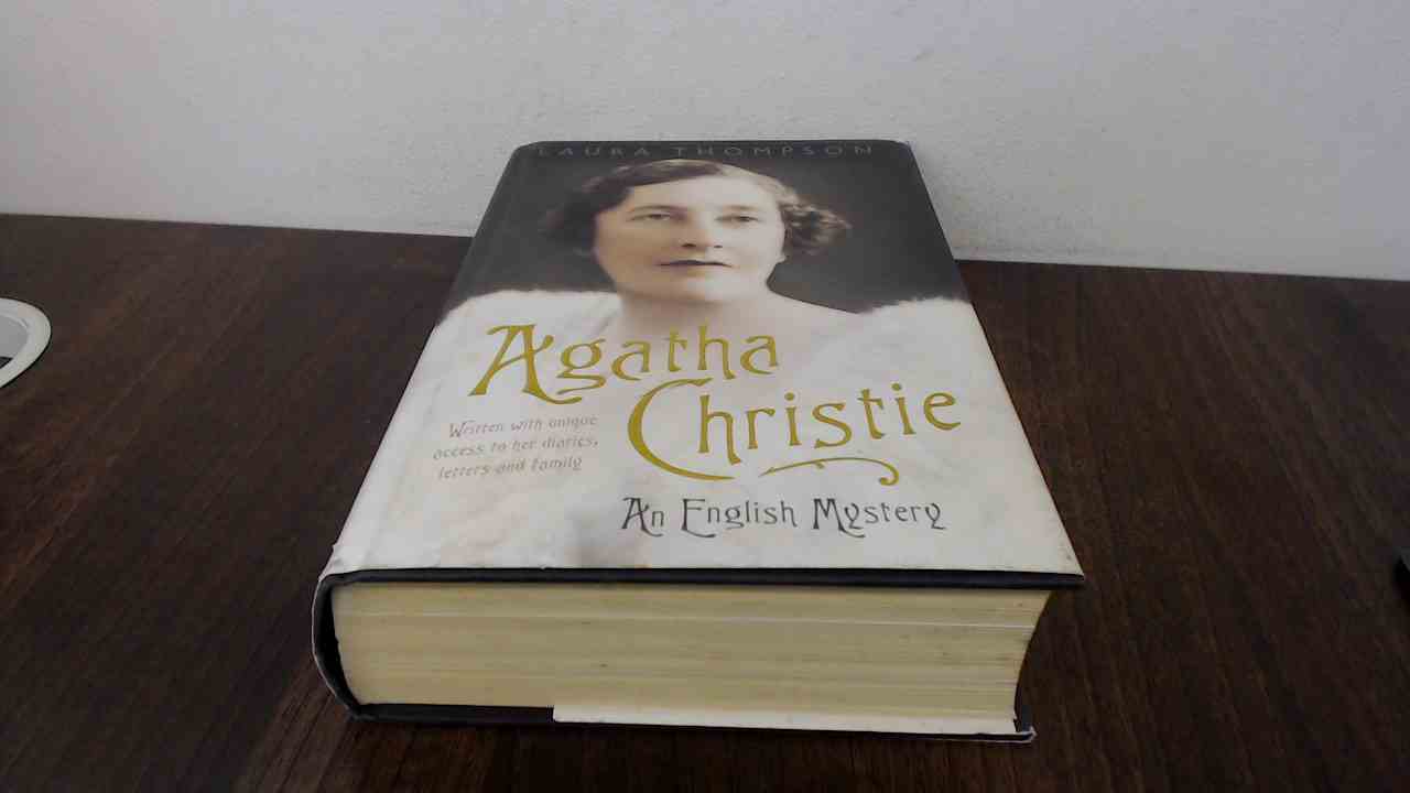 Agatha Christie: An English Mystery - Laura Thompson