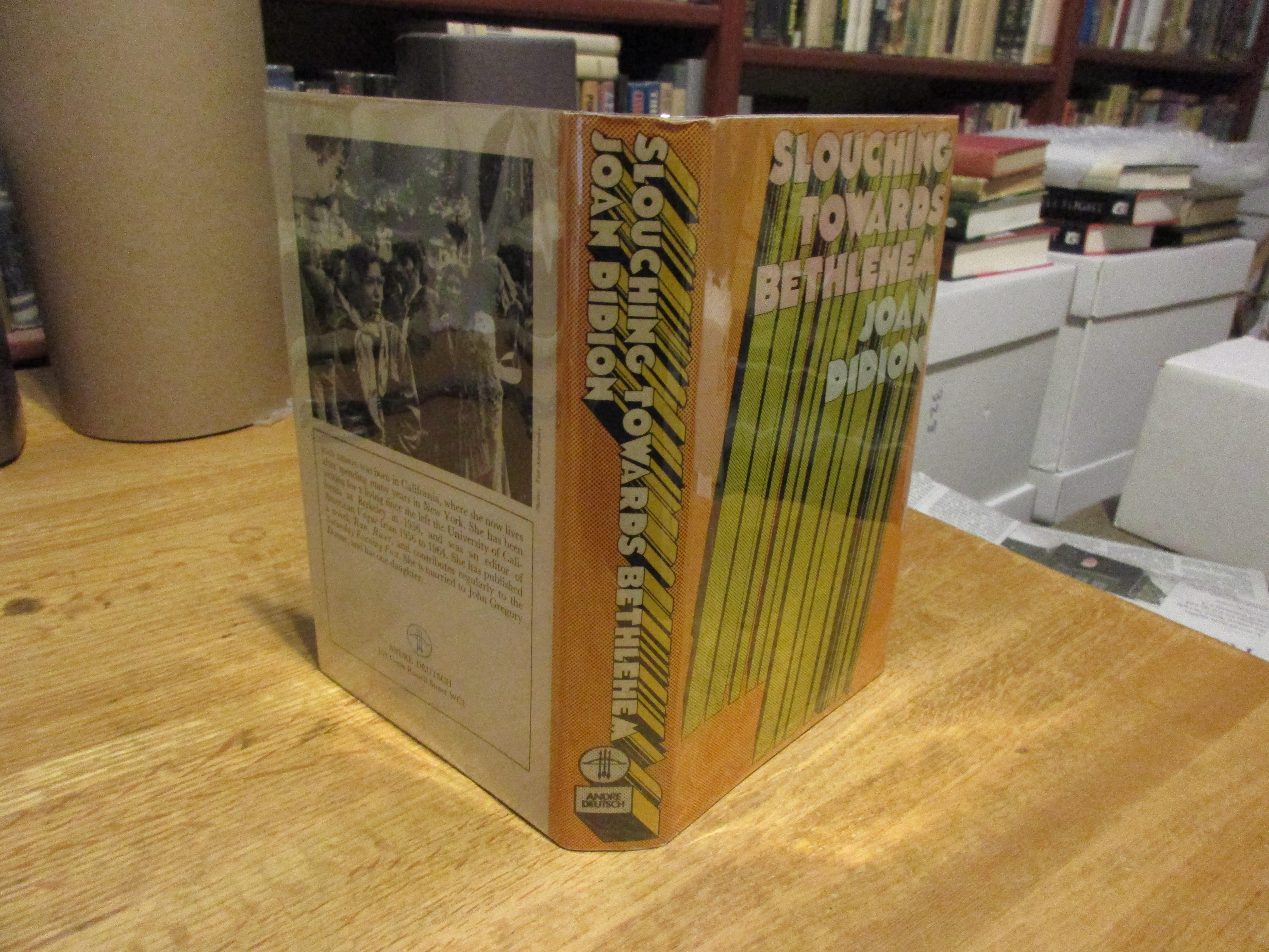 Slouching Towards Bethlehem Didion, Joan [Fine] [Hardcover]